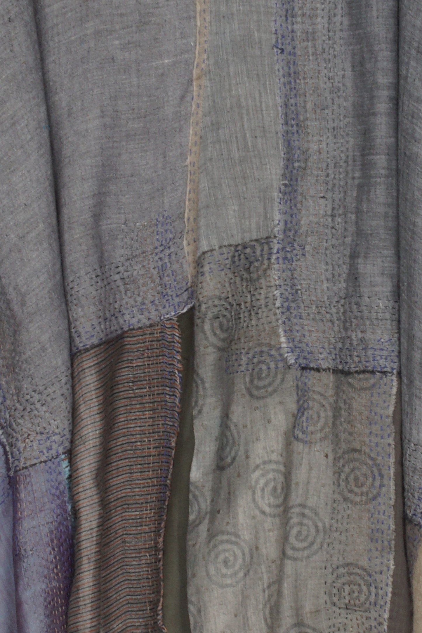 MOSAIC TILE PATCH KANTHA SHAWL VEST - mt1219-gry -