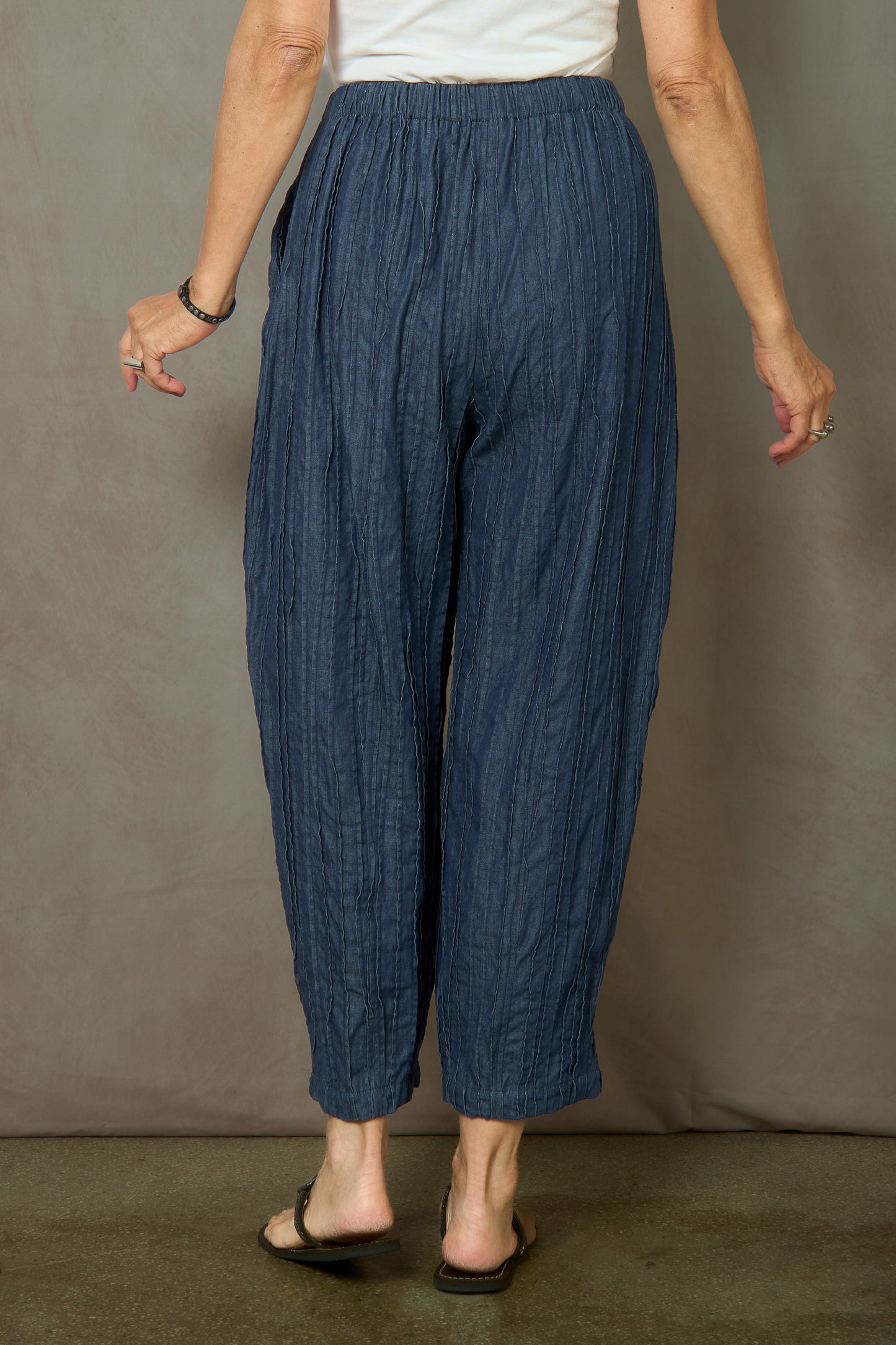 RIPPLE TUCK SOLID BARREL PANTS - rd1641-nvy -