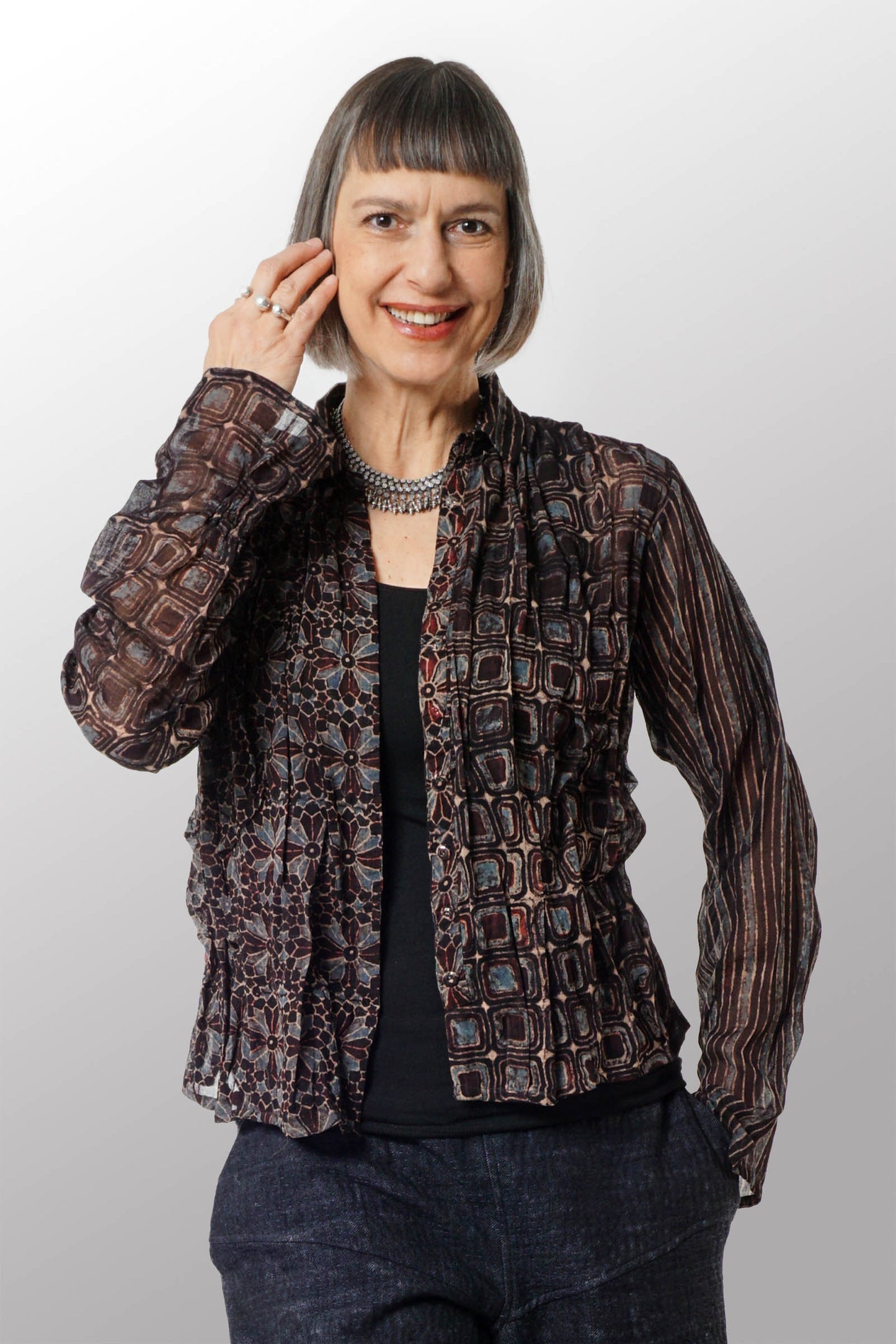 AJRAKH WAVY TUCK CROPED SHIRT - aw1579-blk -