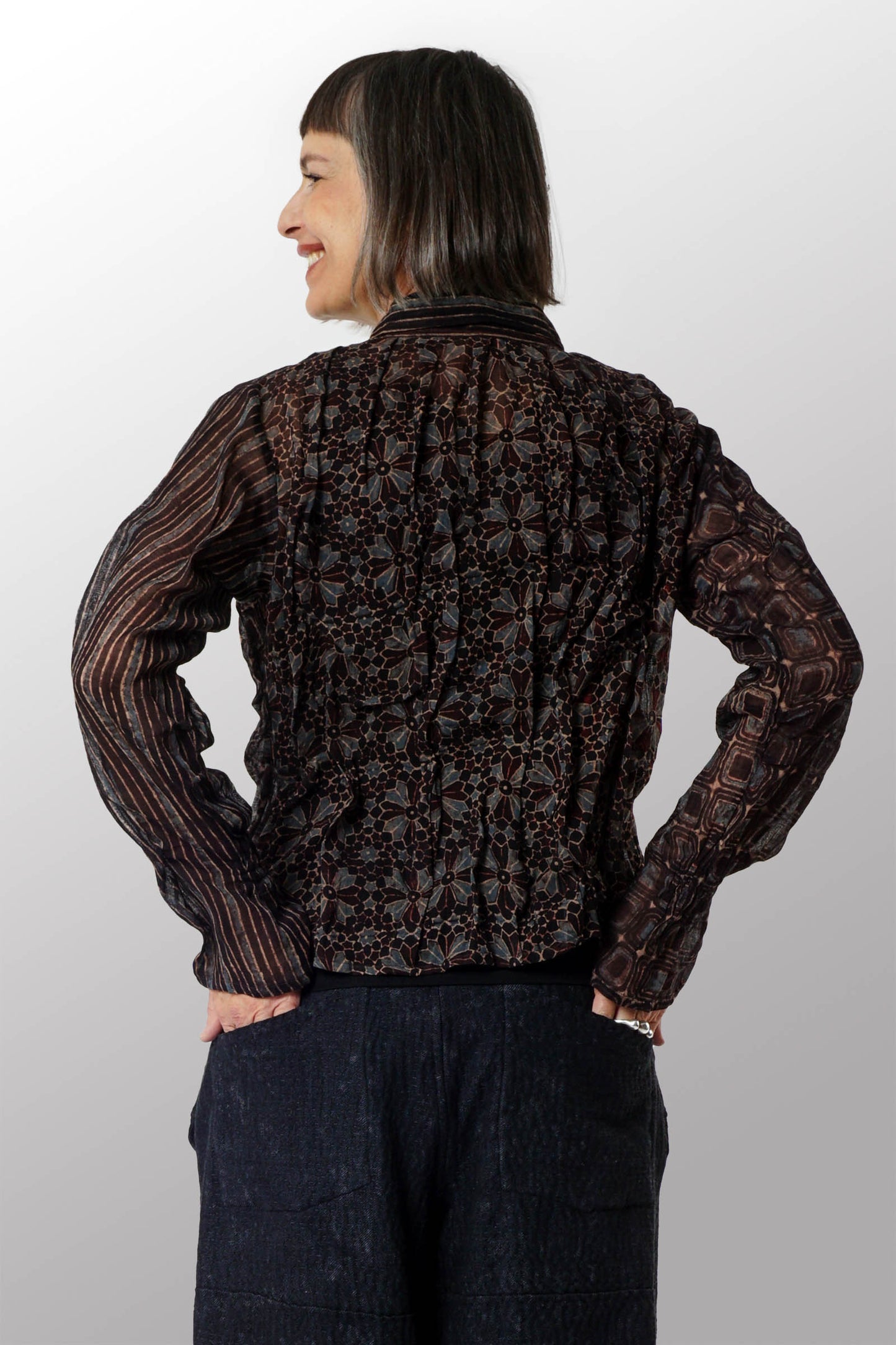 AJRAKH WAVY TUCK CROPED SHIRT - aw1579-blk -