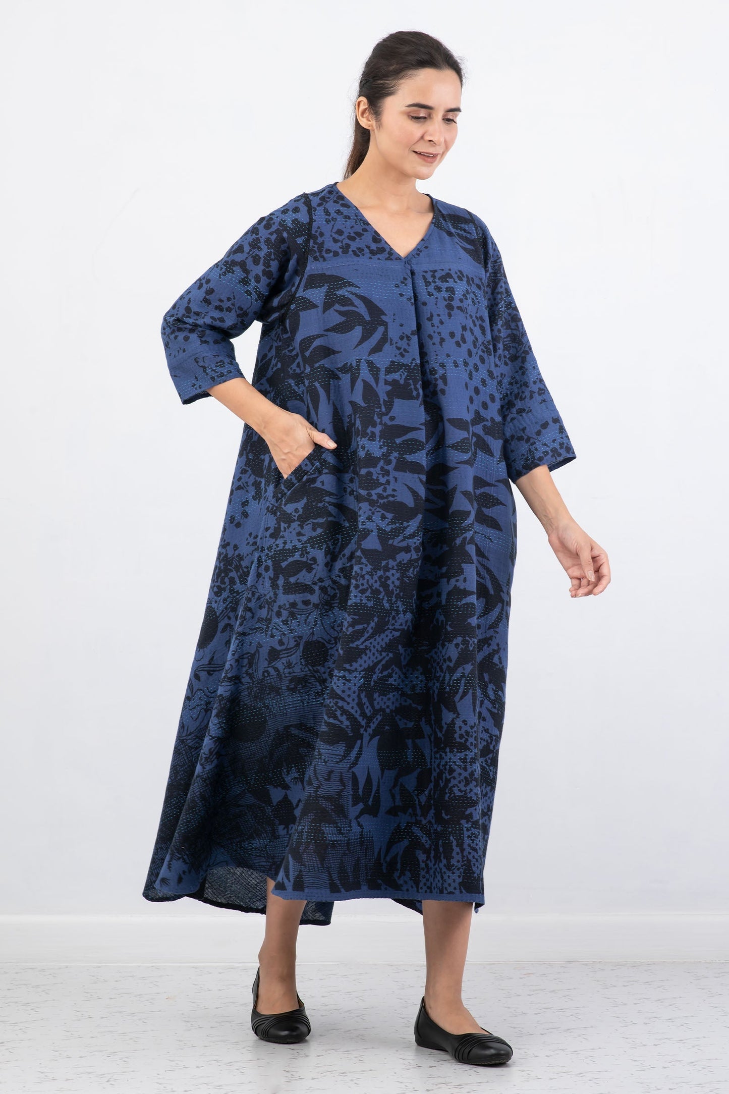 MONOTONE TWILIGHT PRINT KANTHA V-NECK MAXI WITH SLEEVES - tp2441-nvy -