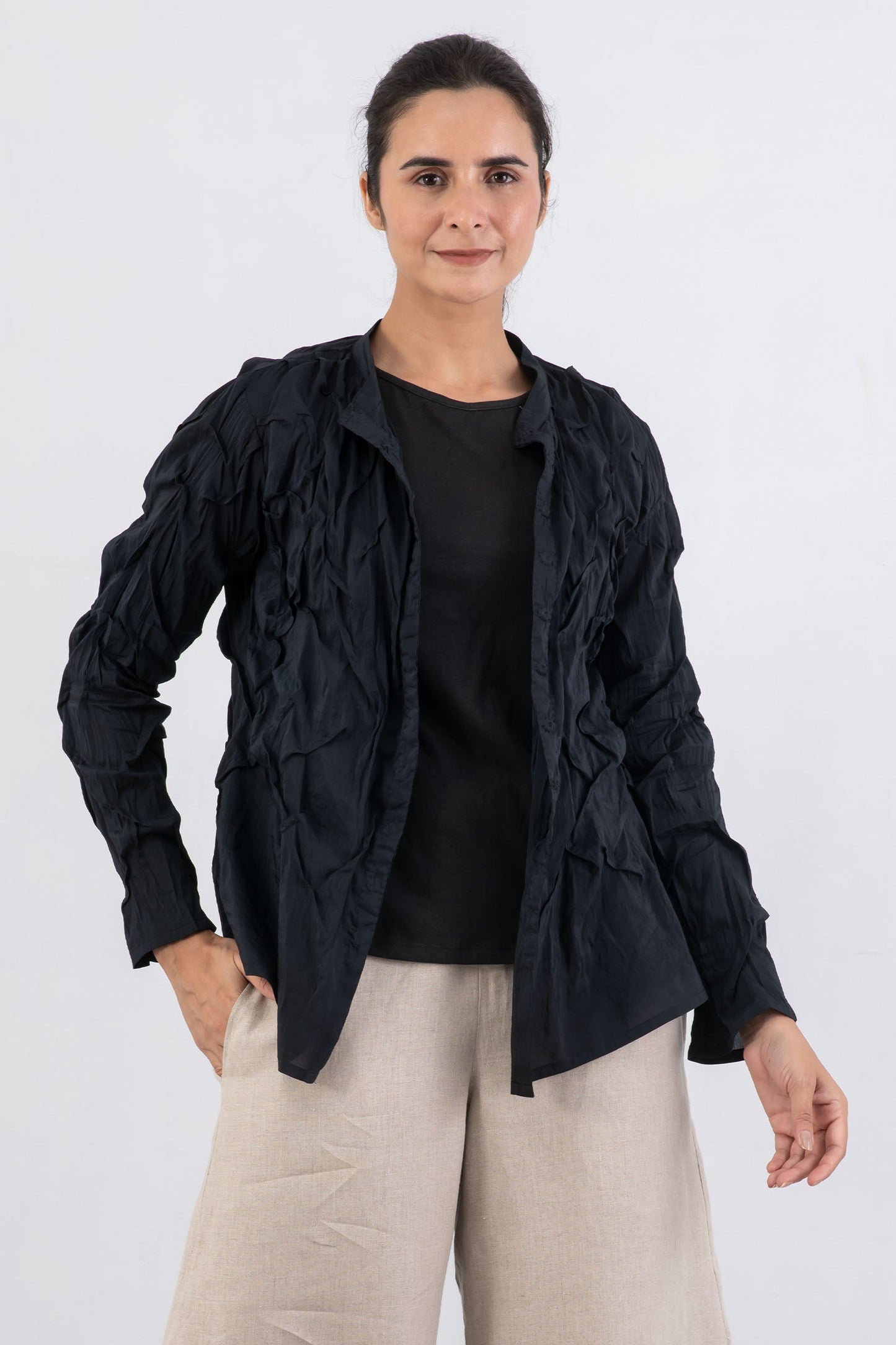 DYED COTTON SILK VOILE WAVY TUCK BANDCOLLAR SHRT - dc1554-blk -