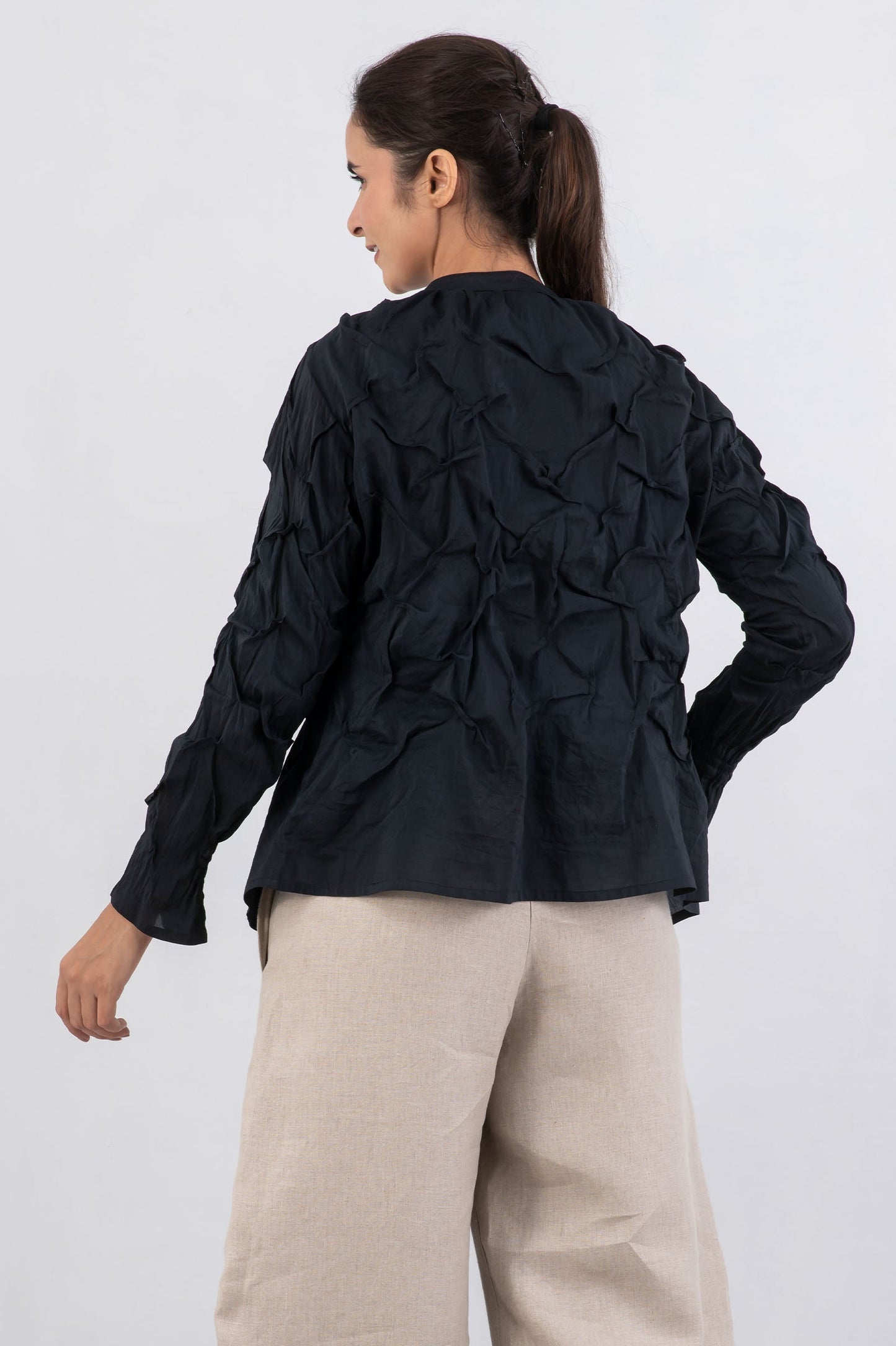 DYED COTTON SILK VOILE WAVY TUCK BANDCOLLAR SHRT - dc1554-blk -