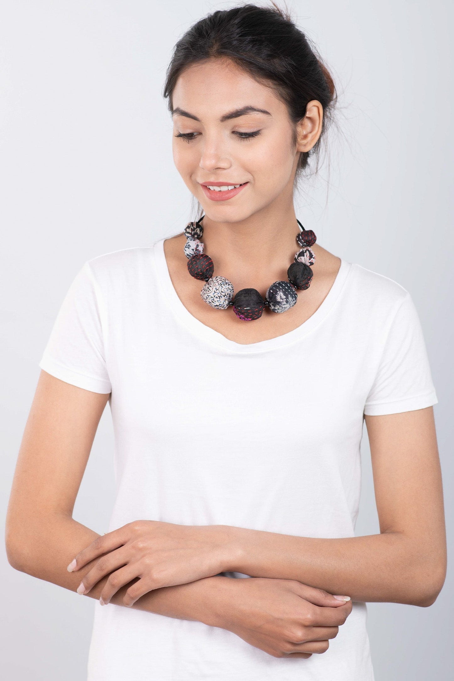 VINTAGE SILK KANTHA NUTS SHORT NECKLACE - sv2700-blk -