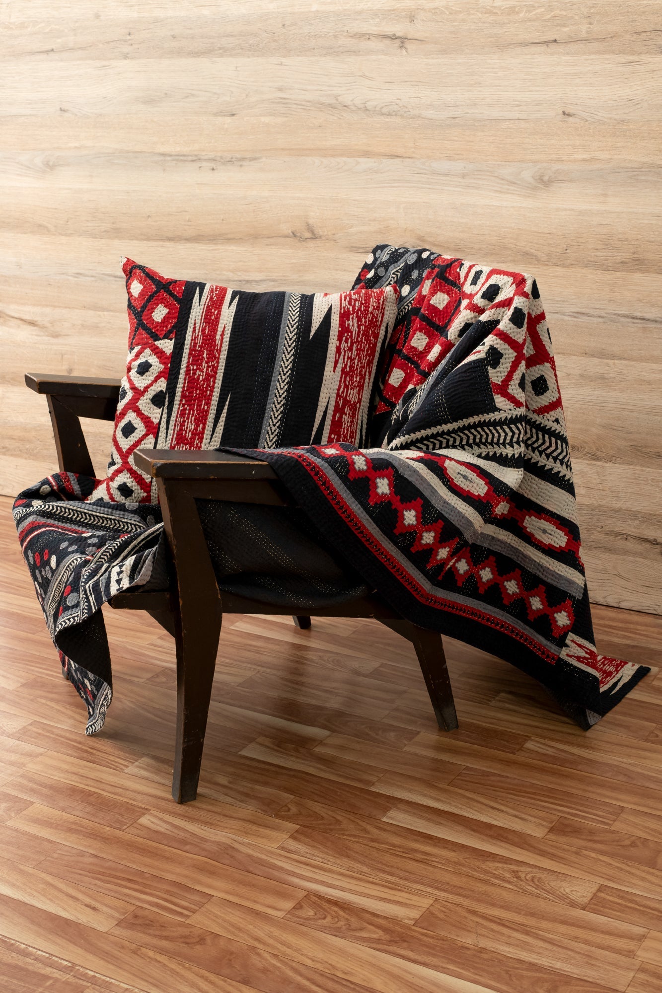 MONOTONE IKAT KANTHA THROW