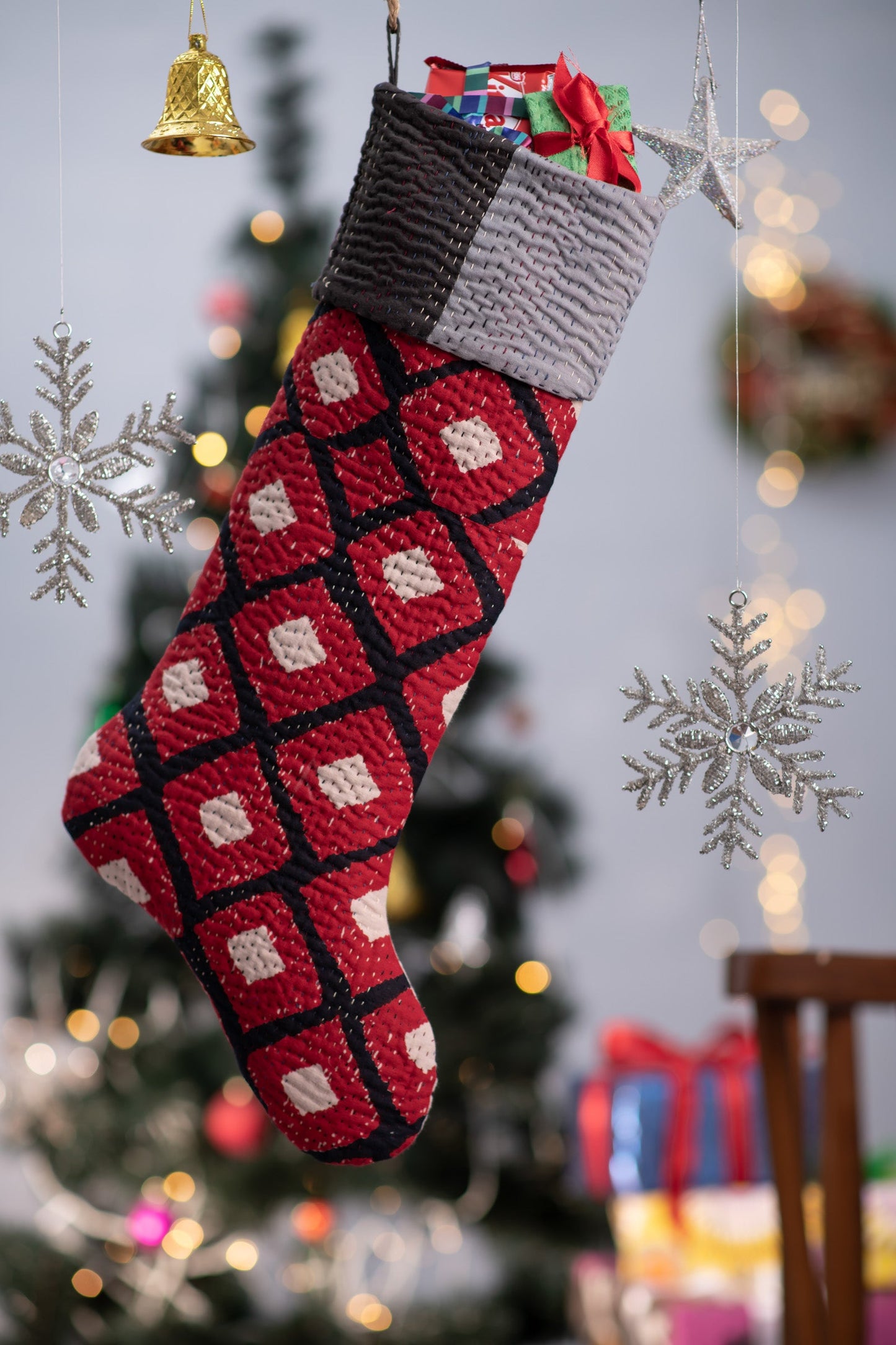 MONOTONE IKAT KANTHA STOCKING