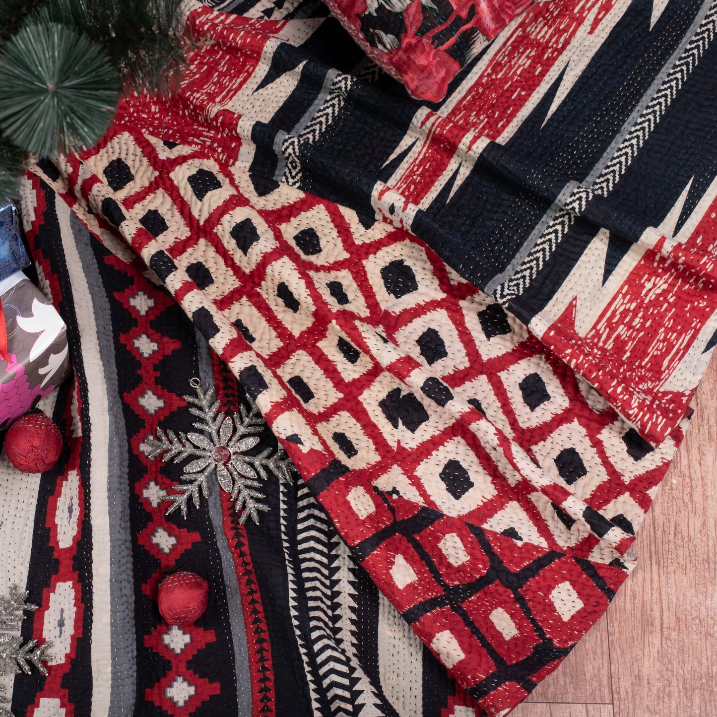 Monotone Ikat Handmade Vintage Kantha Tree Skirt - Red