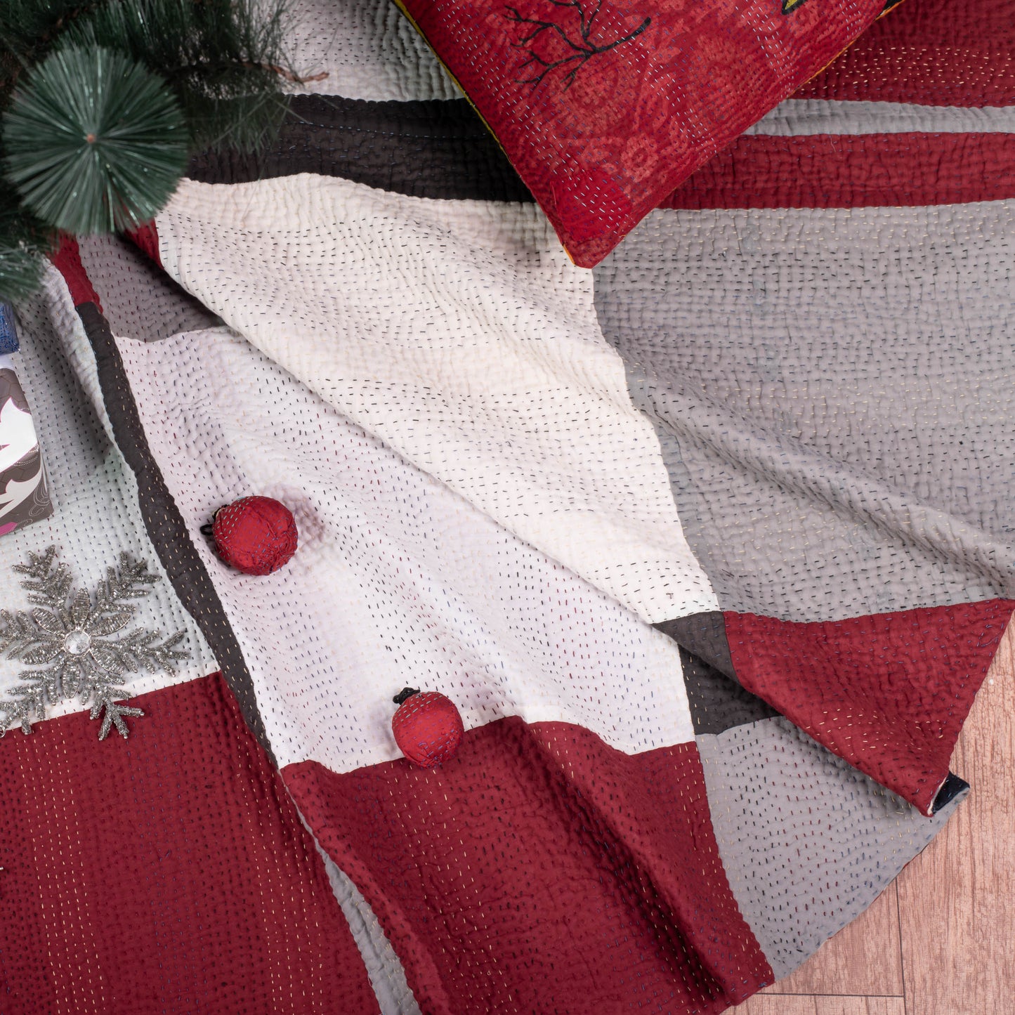 Monotone Ikat Handmade Vintage Kantha Tree Skirt - Red