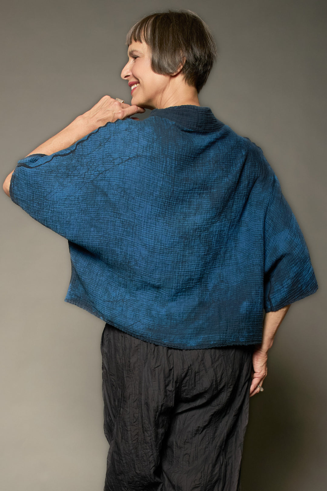 MUD DYE RIPPLE KANTHA FUNNEL NECK POCKET TOP - yp2t104-nvy -