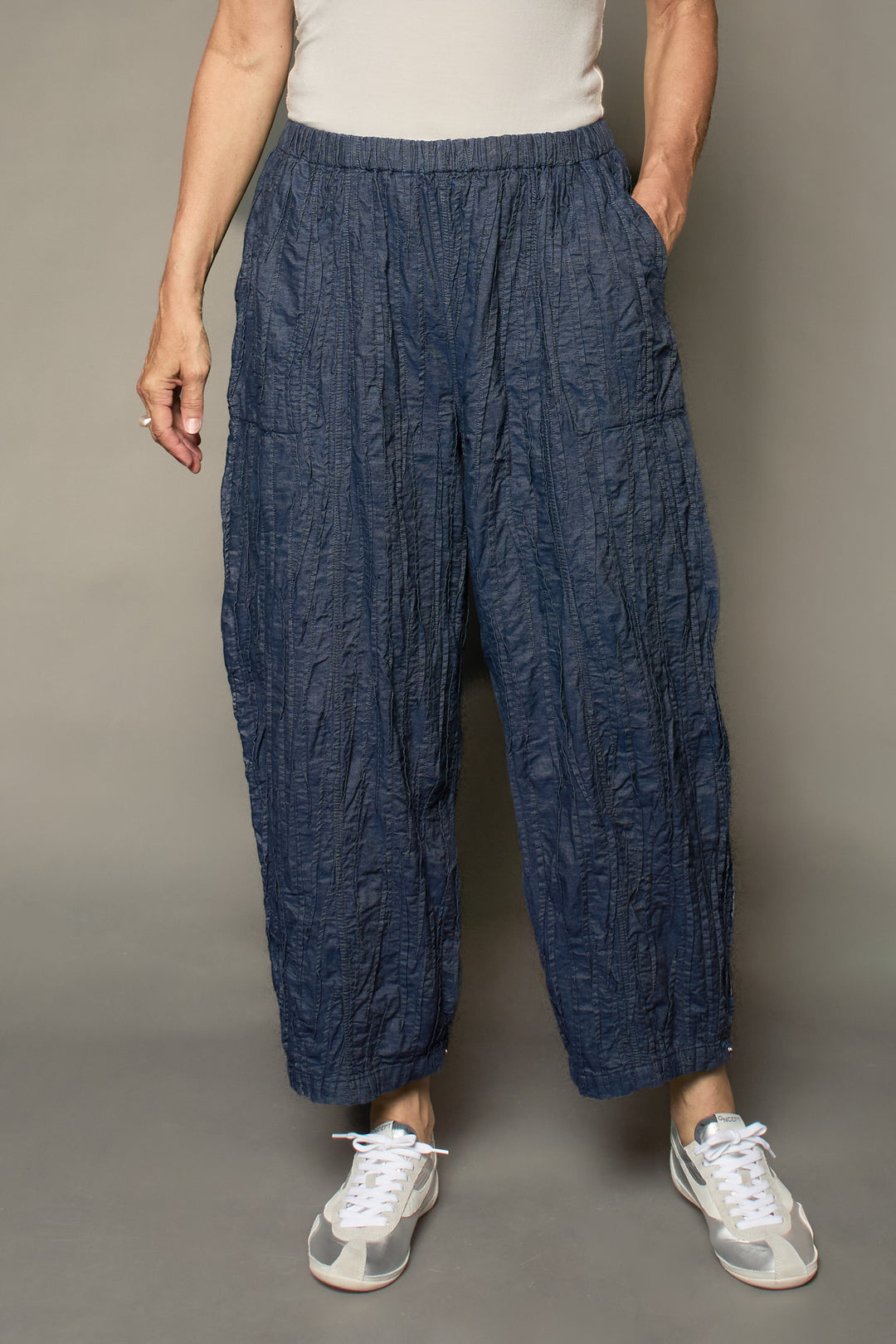 DENIM RANDOM TUCK BARREL PANTS - rm1641-nvy -