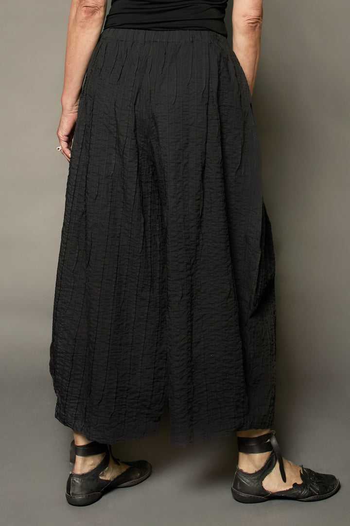 RIPPLE TUCK SOLID WIDE LEG LANTERN PANTS - trs1646-blk -