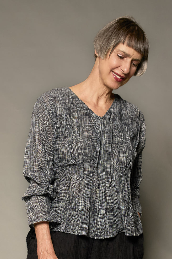 WOVEN TWO TONE COTTON WAVY TUCK V-NECK BLOUSE-NON DYED - wt1575-blk -