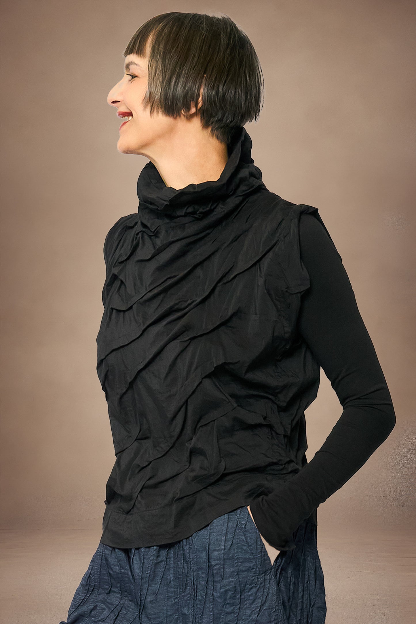 POLISHED COTTON WAVY TUCK SHELL TOP - wl1553-blk -