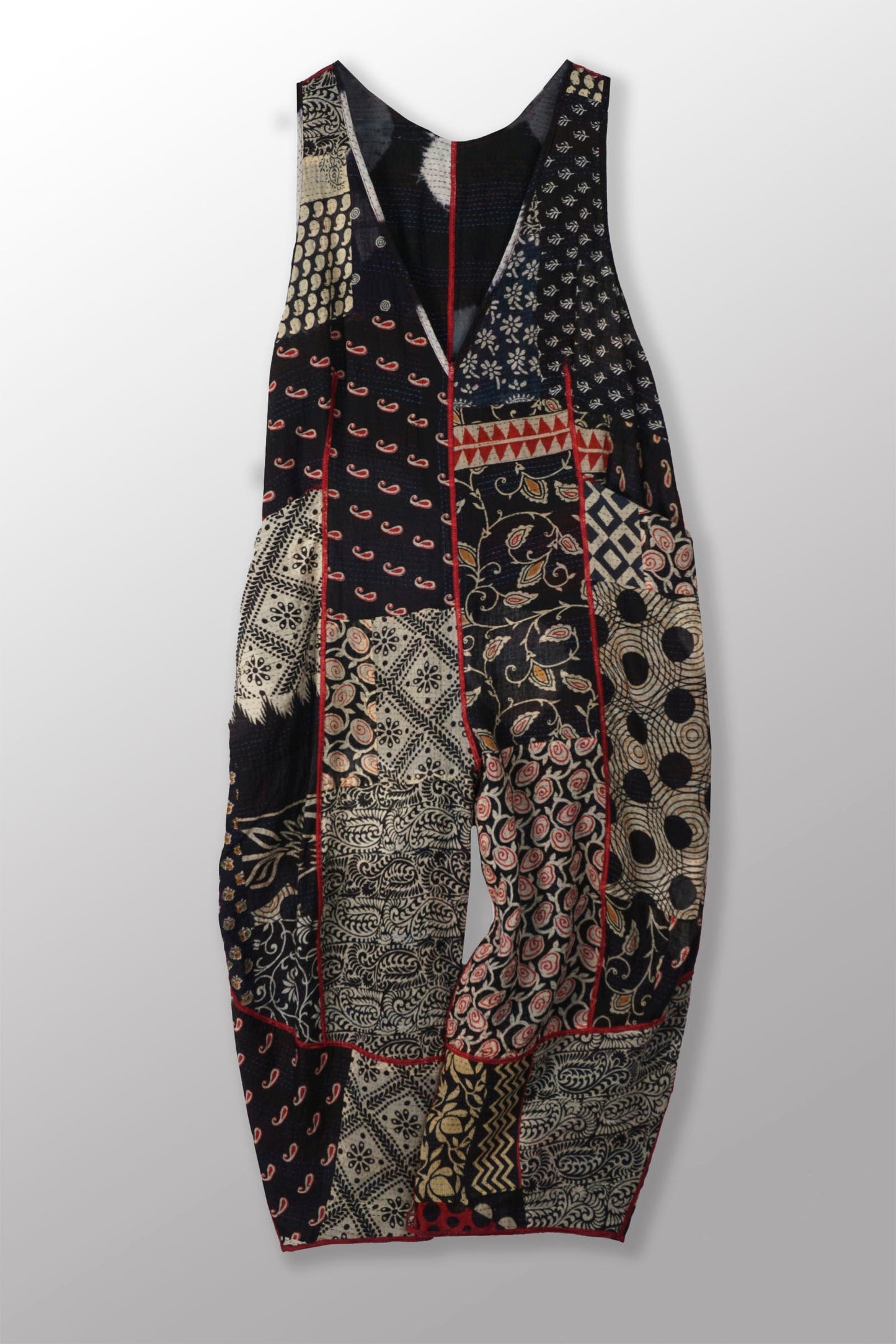 PATCH & CIRCLE PRINT KANTHA V-NECK JUMPER - pc2622-blk -