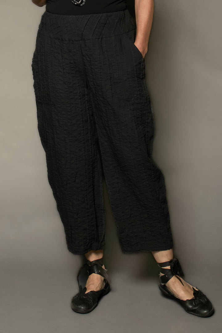RIPPLE TUCK SOLID NEW LANTERN PANTS - trs1651-blk -