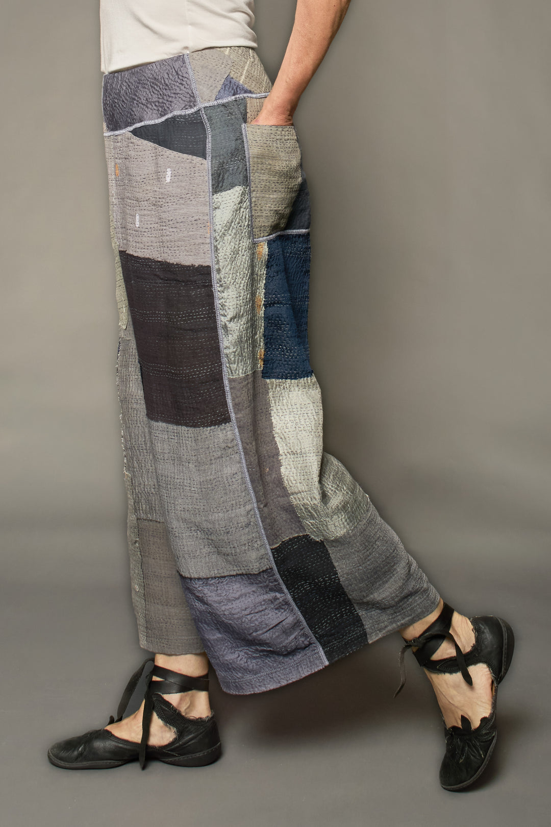 MOSAIC FRAY PATCH KANTHA MID RISE WIDE LEG PANTS - zb2665-gry -