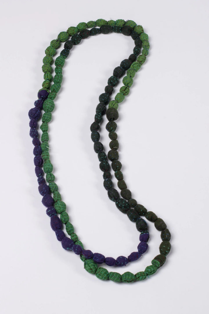 COLLIER LONG VINTAGE EN SOIE KANTHA AVEC PERLES NOUÉES - sv2707-grn -