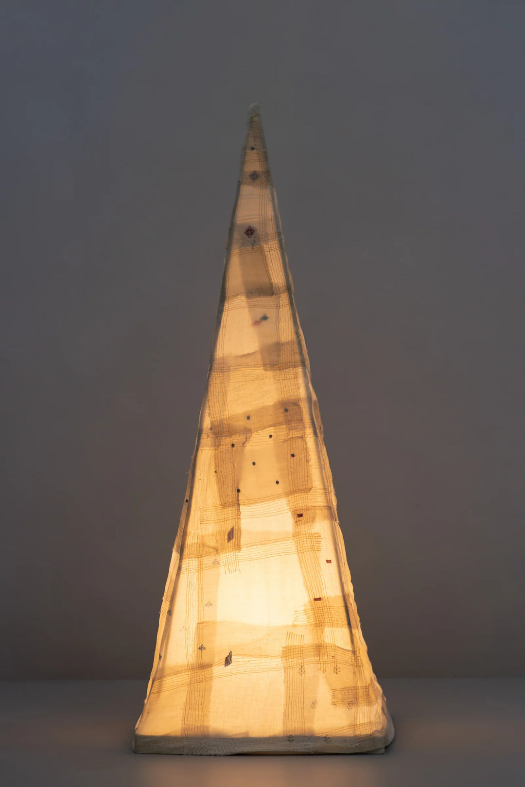 Vintage Fray Patch floor Lamp Pyramid