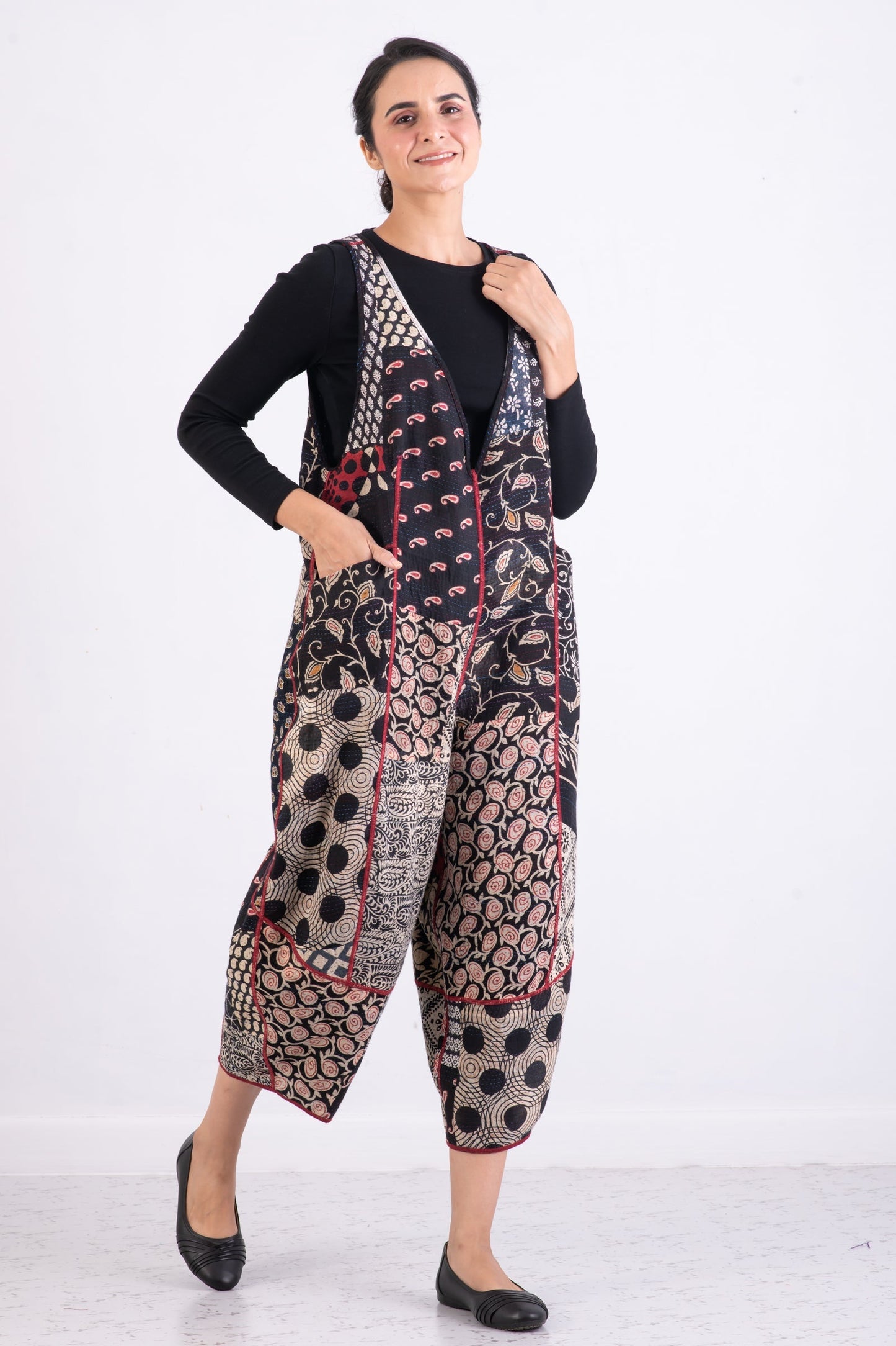 PATCH & CIRCLE PRINT KANTHA V-NECK JUMPER - pc2622-blk -