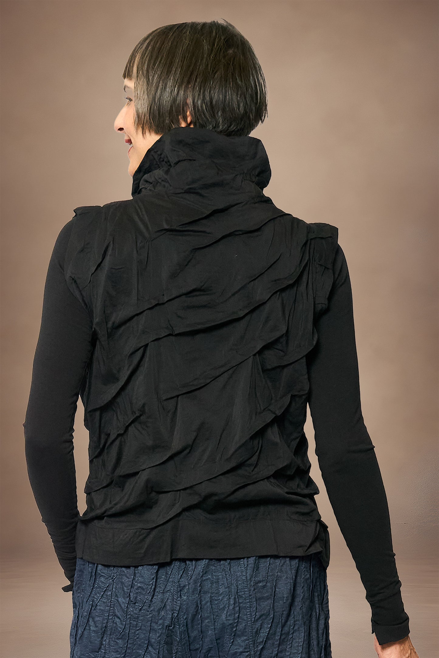 POLISHED COTTON WAVY TUCK SHELL TOP - wl1553-blk -