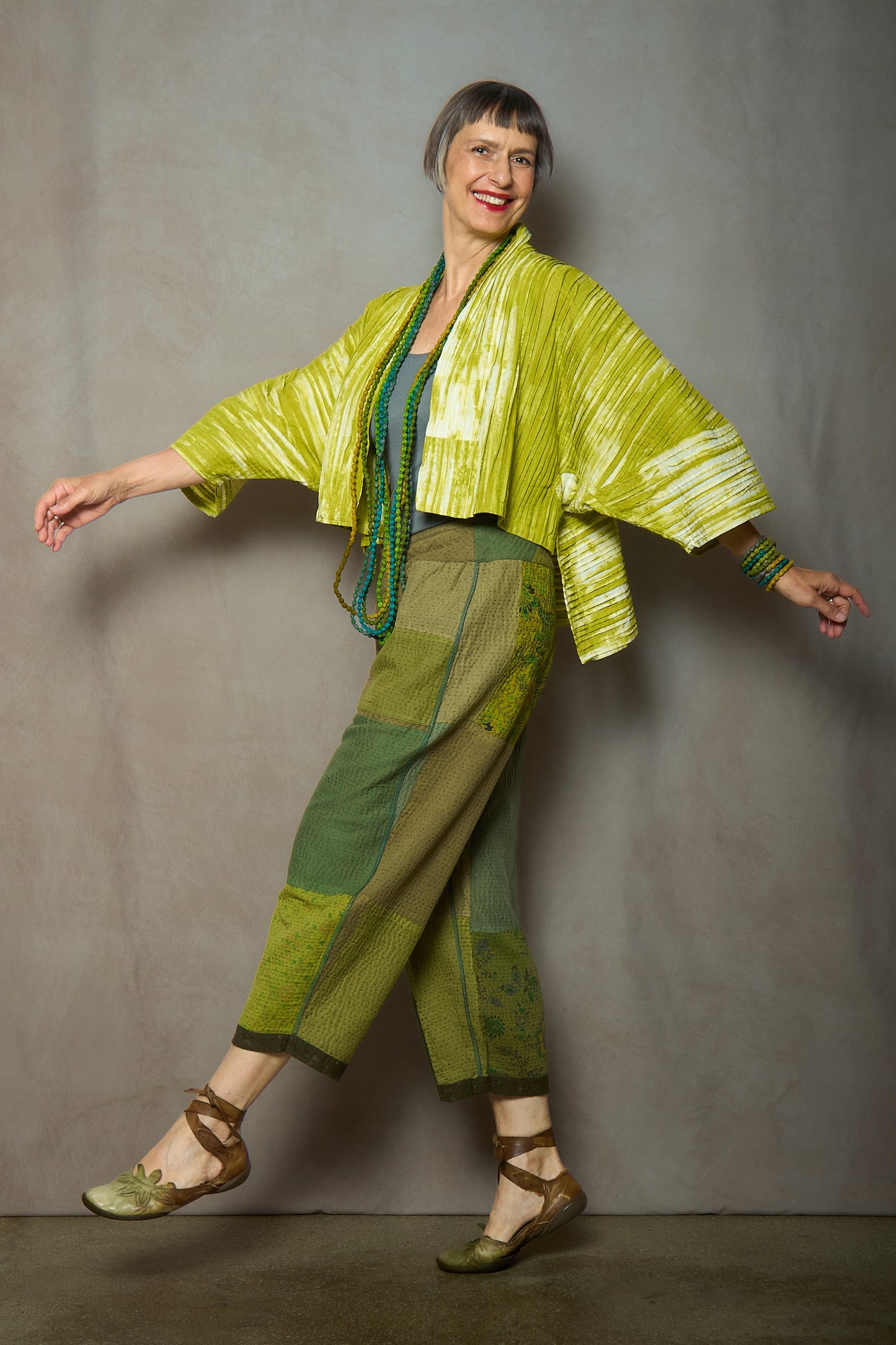 CAMBRIC TIE DYE RIPPLE TUCK LANTERN SLV. SHRUG - tr1j103-lim -