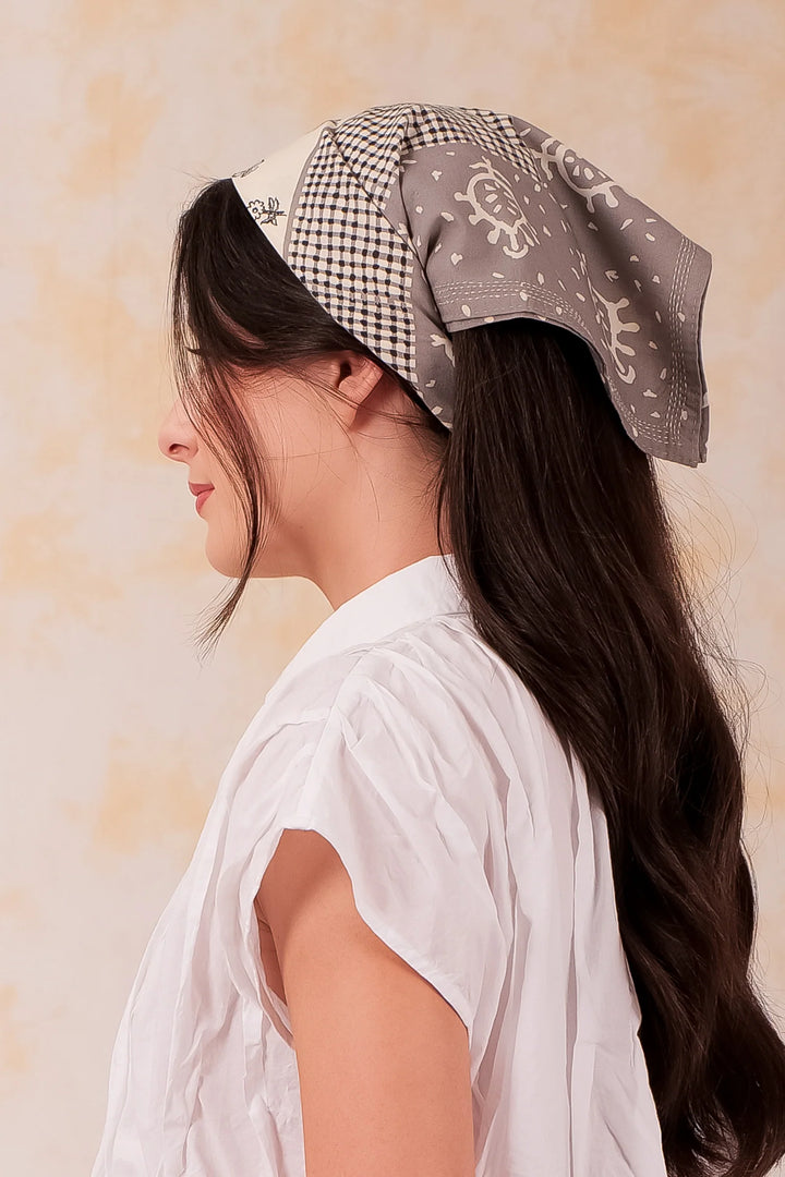 Bandana carrée en coton Kantha faite main - Gris