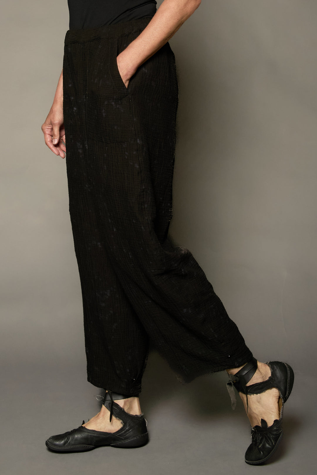 SAND SUN DYE RIPPLE KANTHA BARREL PANTS - rs2641-blk -