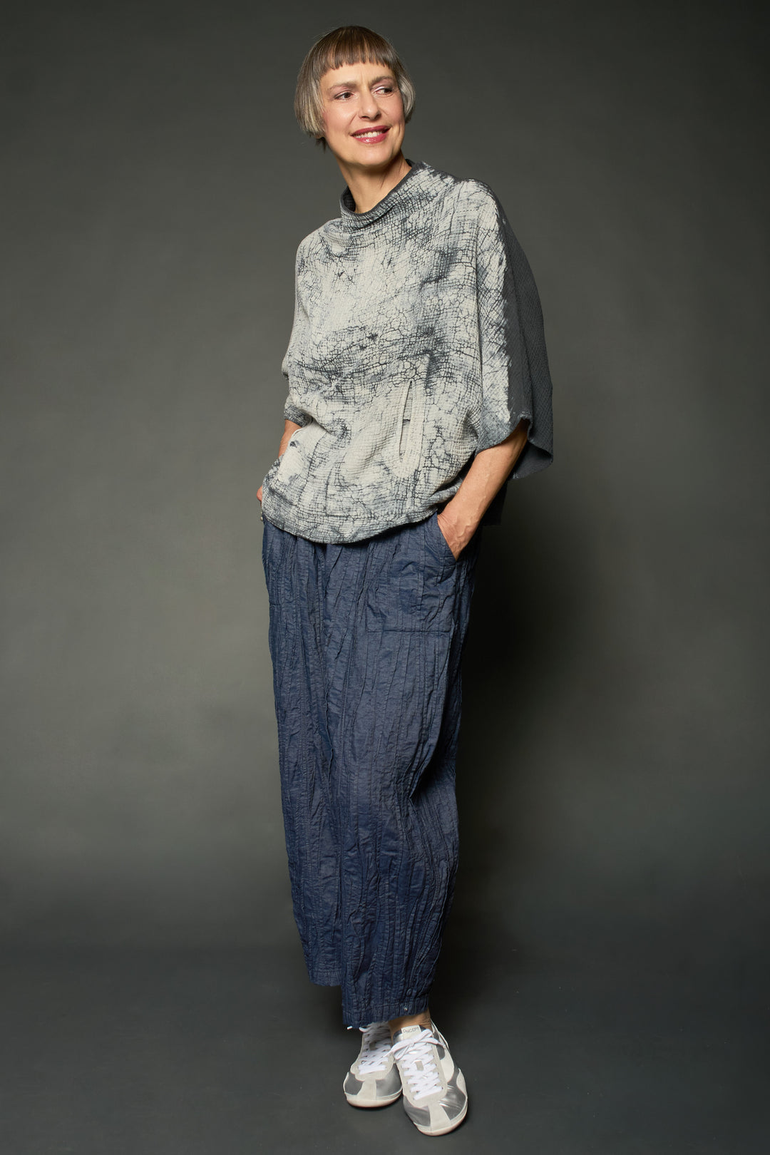 MUD DYE RIPPLE KANTHA FUNNEL NECK POCKET TOP - yp2t104-bgr -
