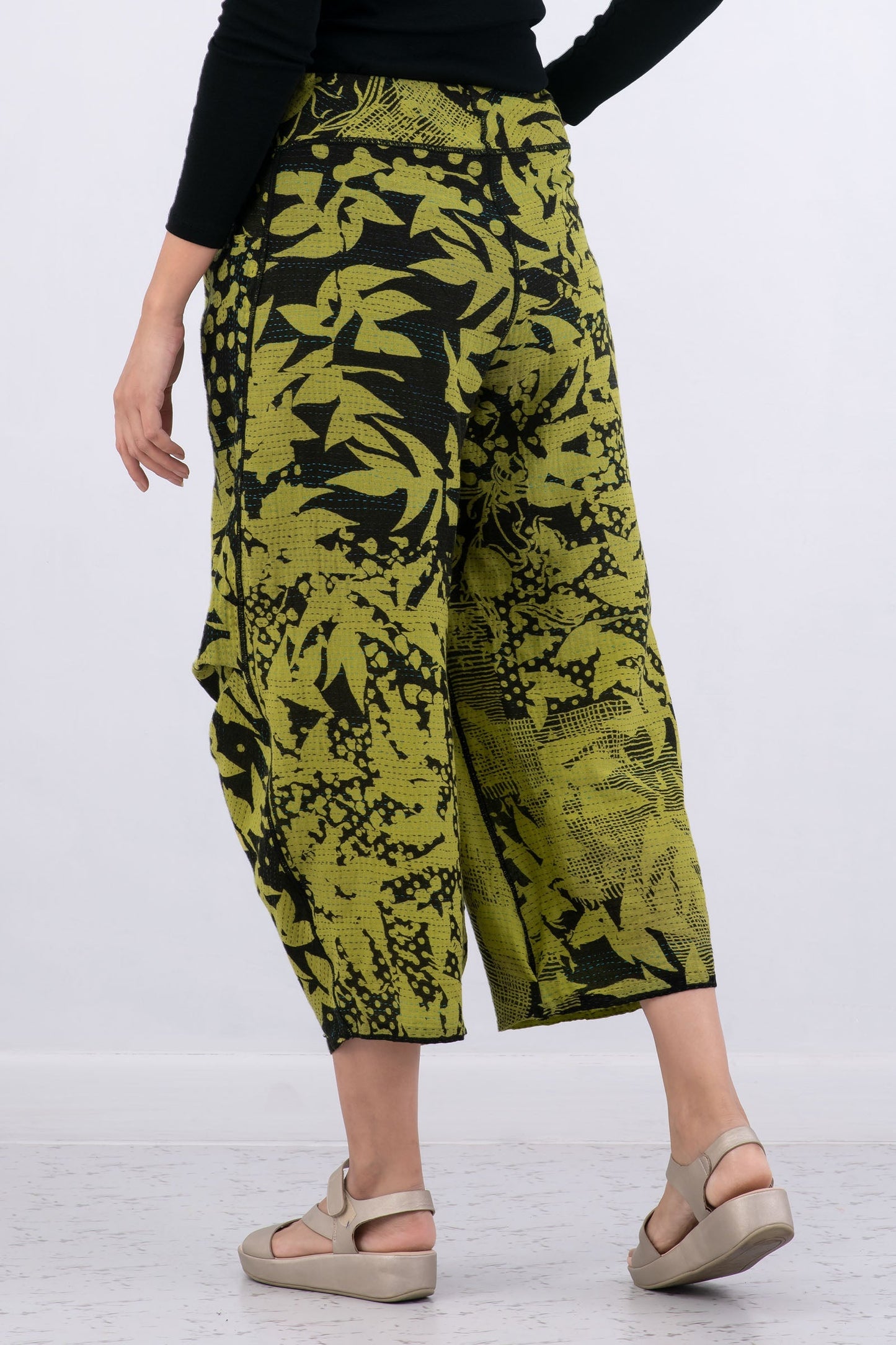 MONOTONE TWILIGHT PRINT KANTHA KNEE TUCKED PANTS - tp2625-cha -