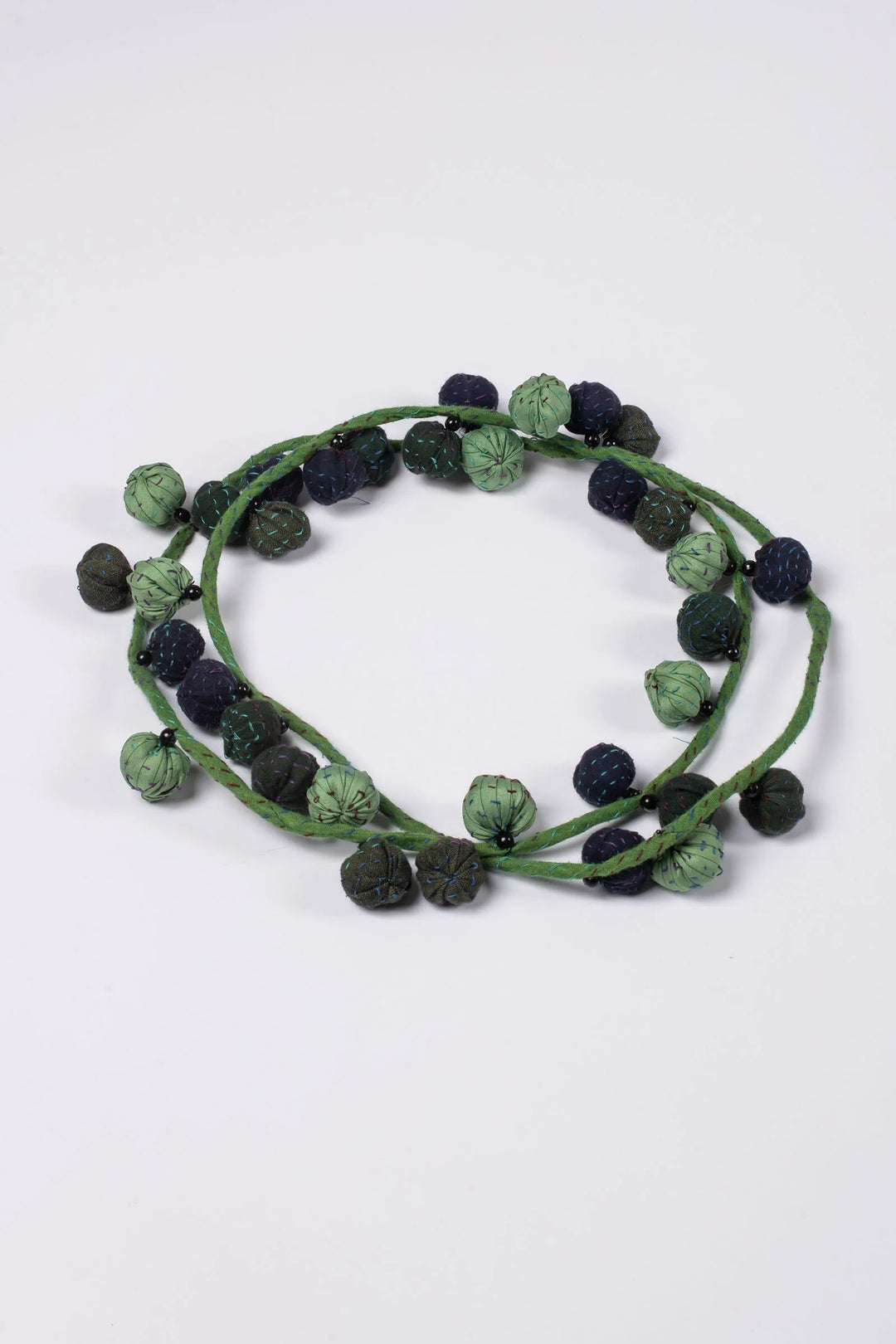 VINTAGE SILK KANTHA TWIGG LONG NECKLACE - sv2720-grn -