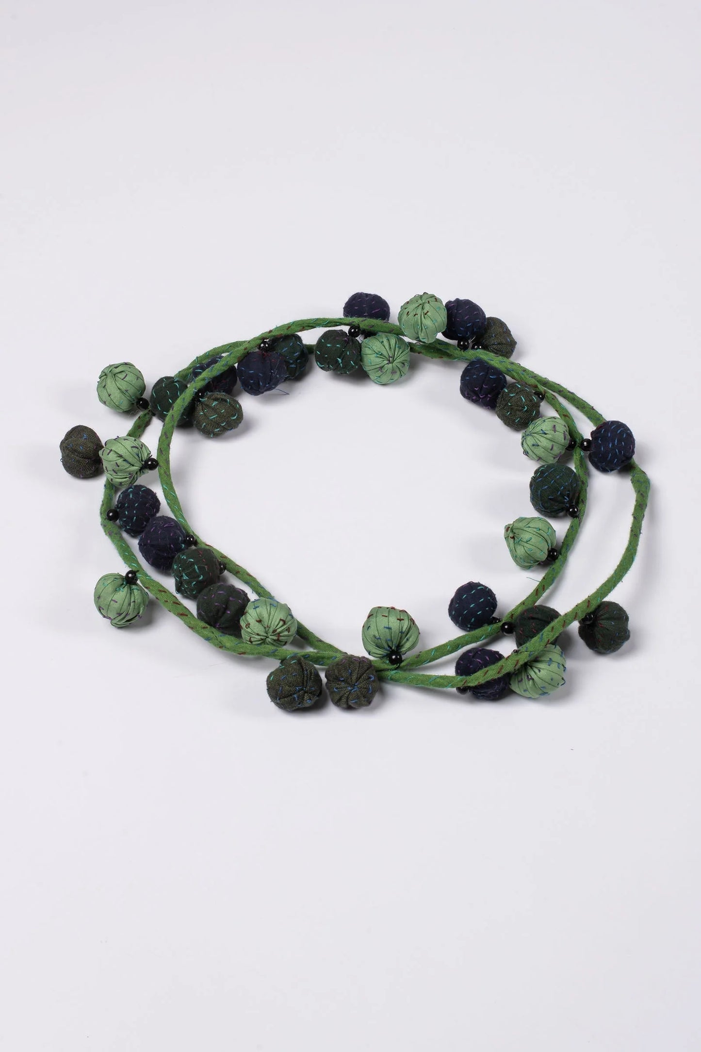 VINTAGE SILK KANTHA TWIGG LONG NECKLACE - sv2720-grn -