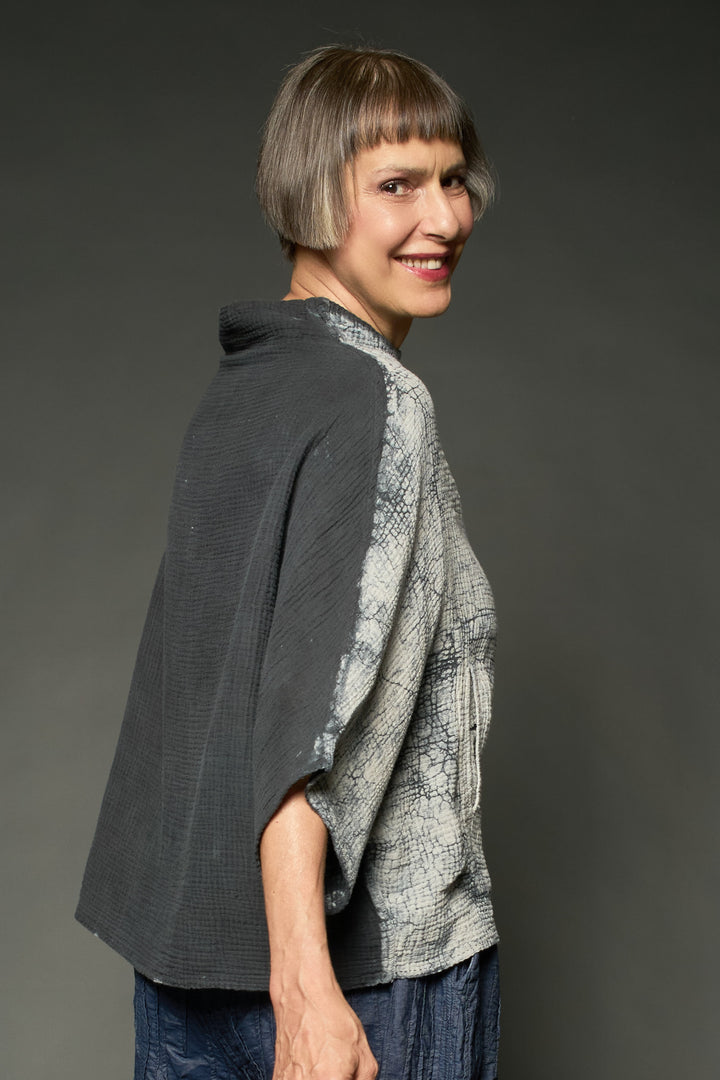 MUD DYE RIPPLE KANTHA FUNNEL NECK POCKET TOP - yp2t104-bgr -