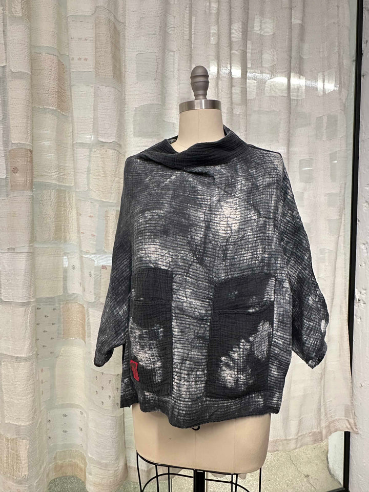 MUD DYE RIPPLE KANTHA FUNNEL NECK POCKET TOP - yp2t104-gry -