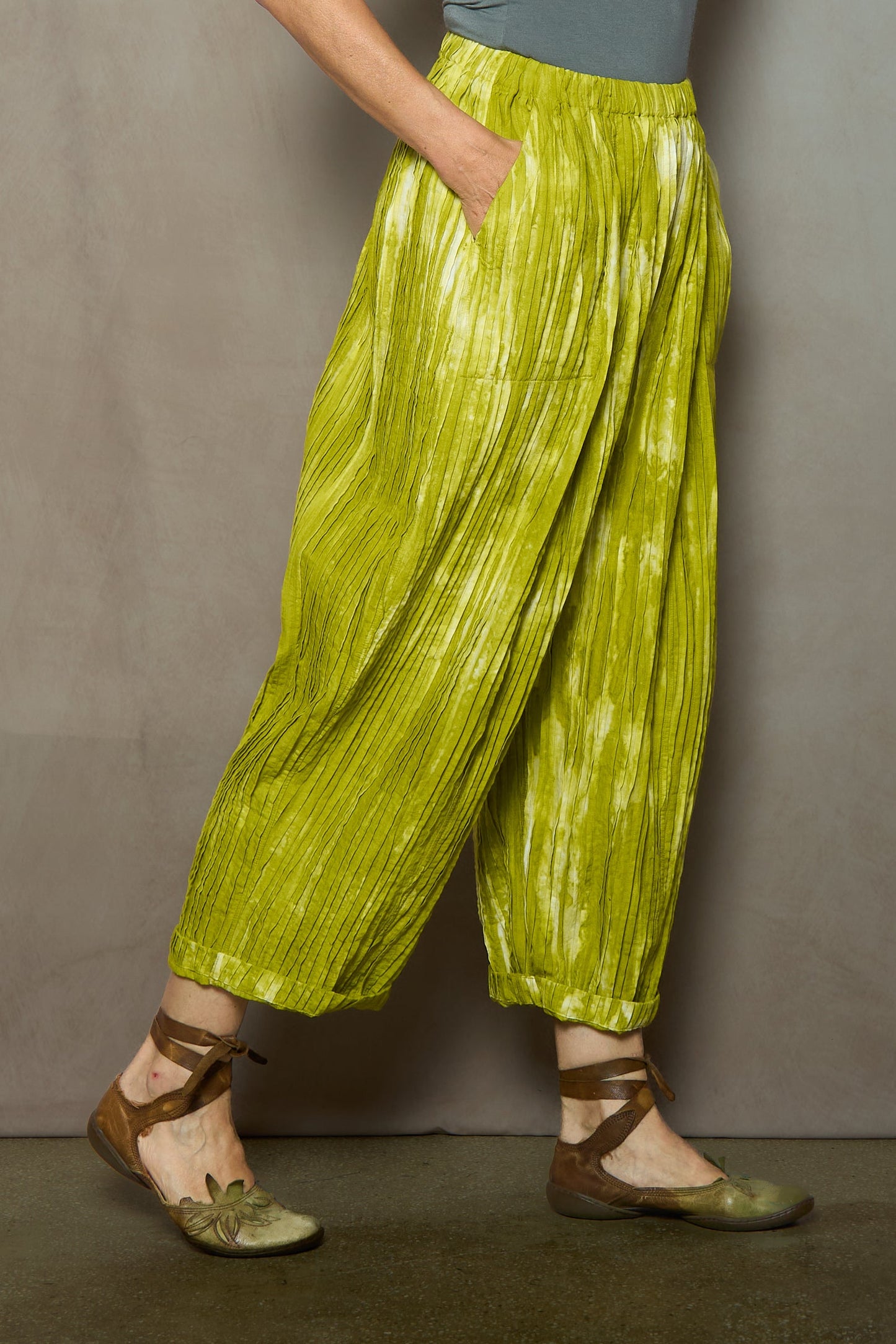 CAMBRIC TIE DYE RIPPLE TUCK BARREL PANTS - tr1641-lim -