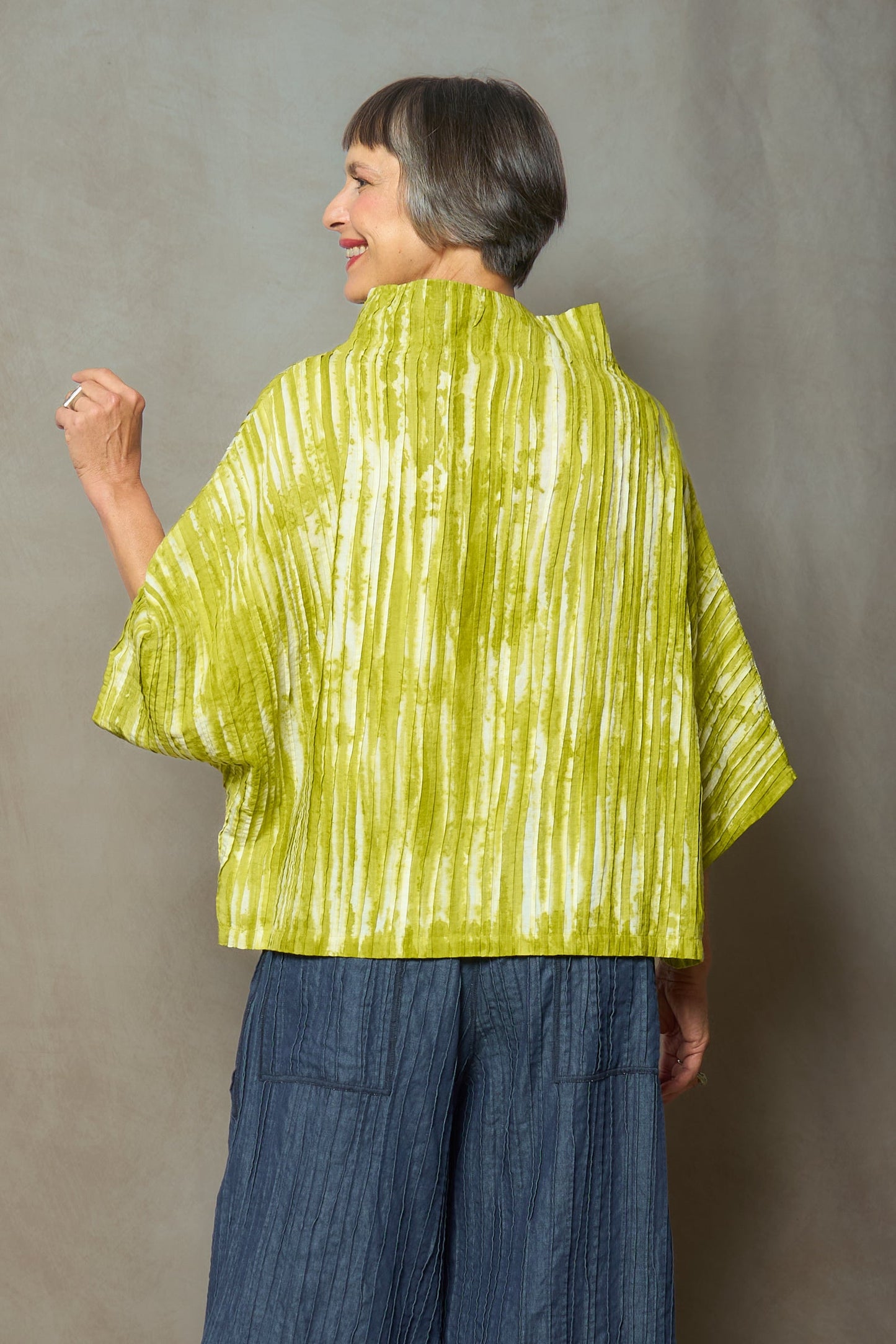 CAMBRIC TIE DYE RIPPLE TUCK FUNNEL NECK TOP - tr1t102-lim -