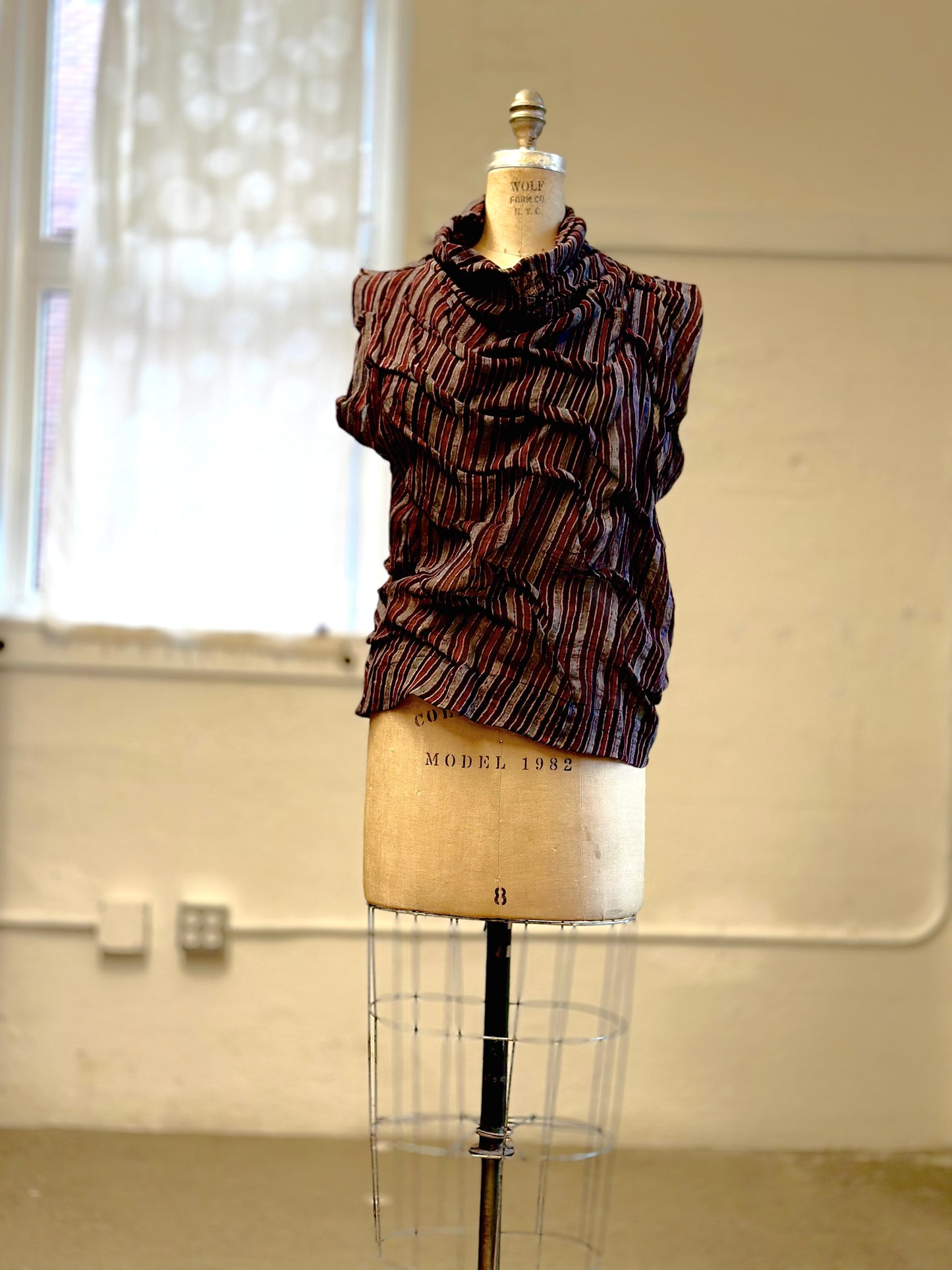 AJRAKH STRIPE WAVY TUCK SHELL TOP - at1553-blk -