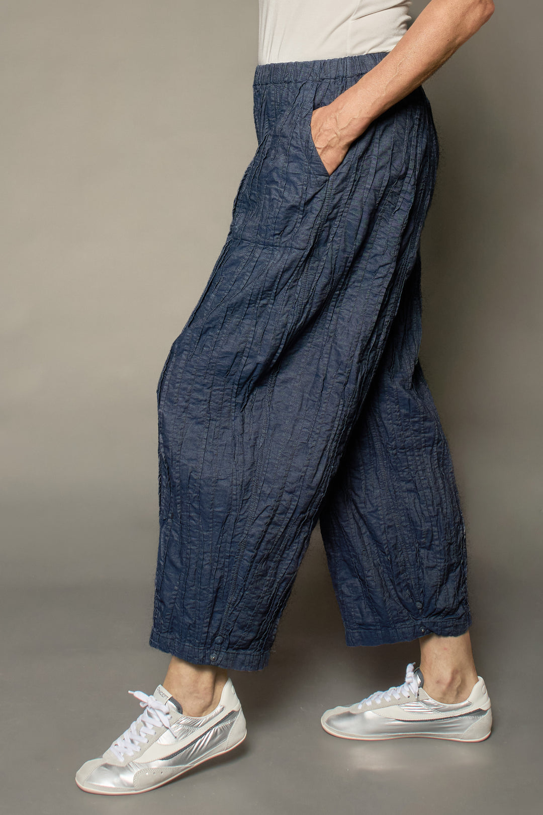 DENIM RANDOM TUCK BARREL PANTS - rm1641-nvy -