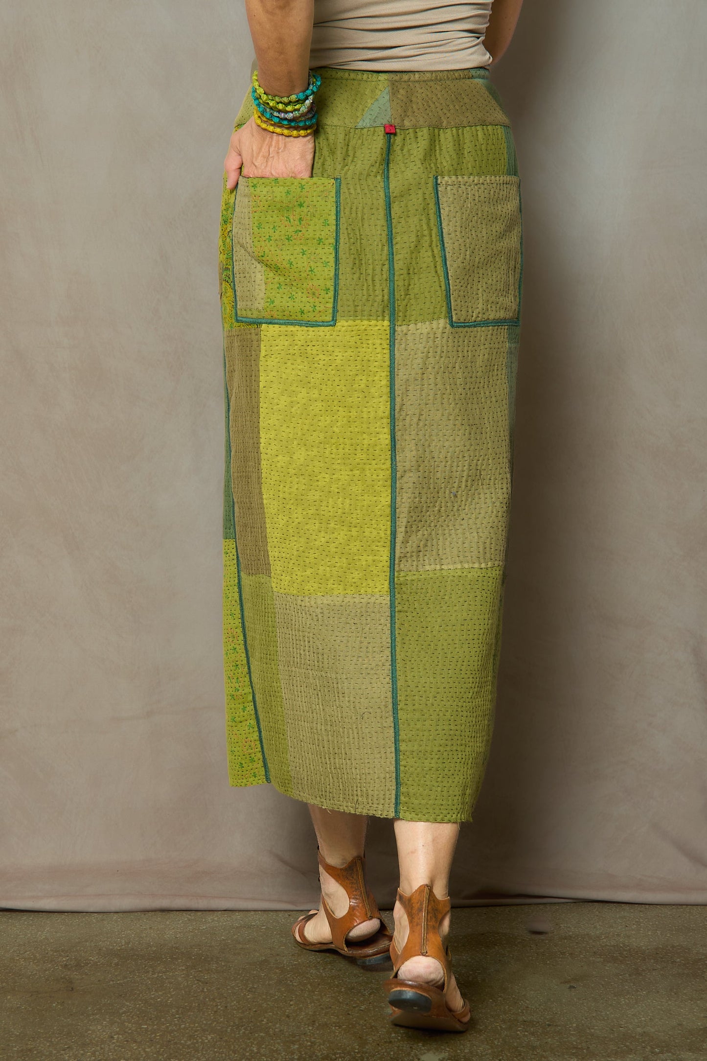 DUCK SUN DYE WITH PATCH KANTHA FRONT VENT PENCIL SKIRT - us2666-grn -