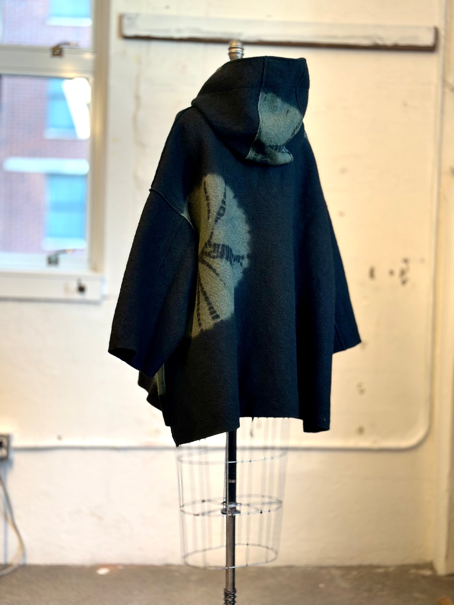 CIRCLE TIE DYE BOILED WOOL NEW HOODIE PONCHO - tw1359-blk -