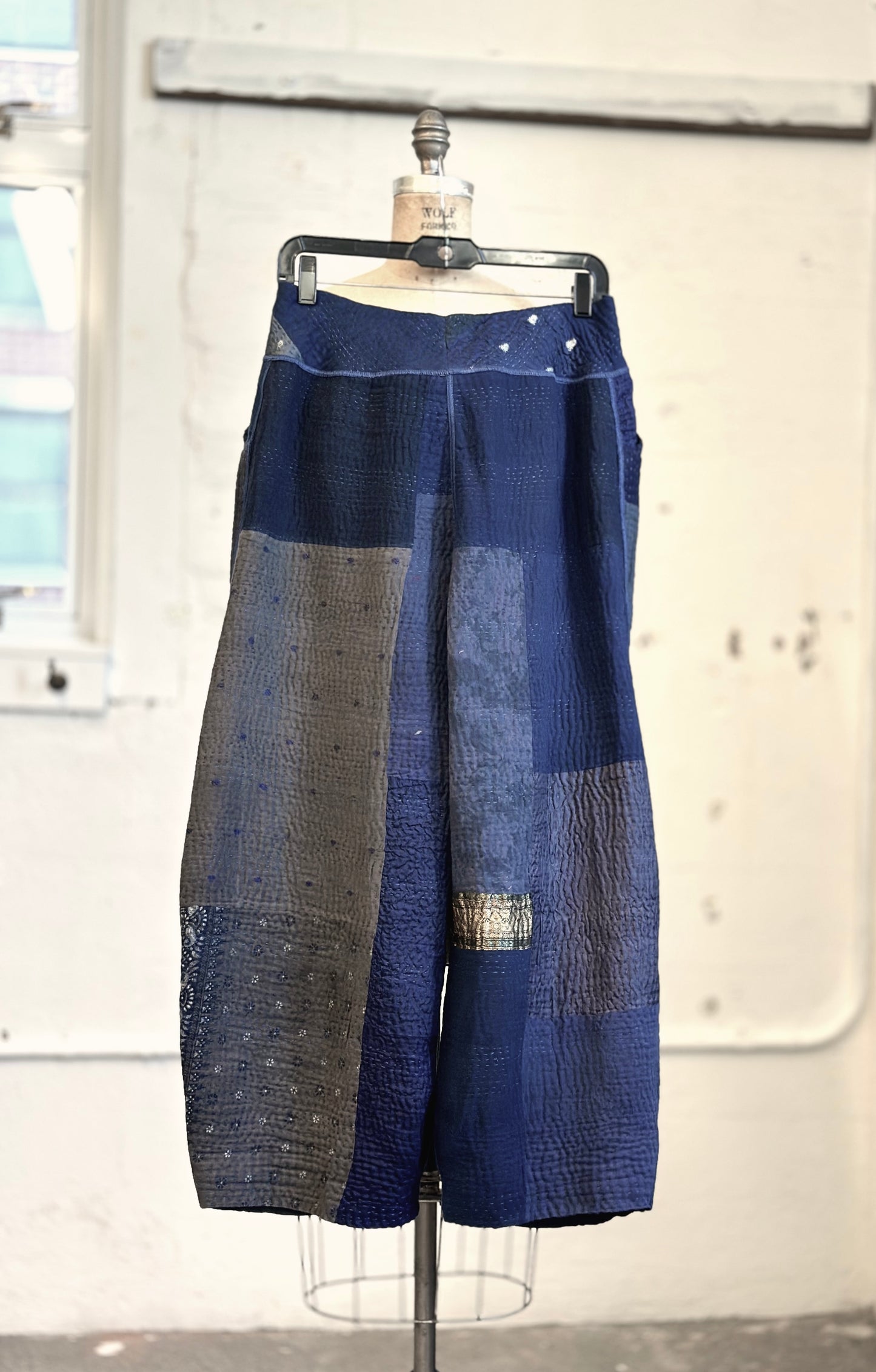 COTTON SILK SW PATCH KANTHA KNEE TUCKED PANTS - ws4625-gry -