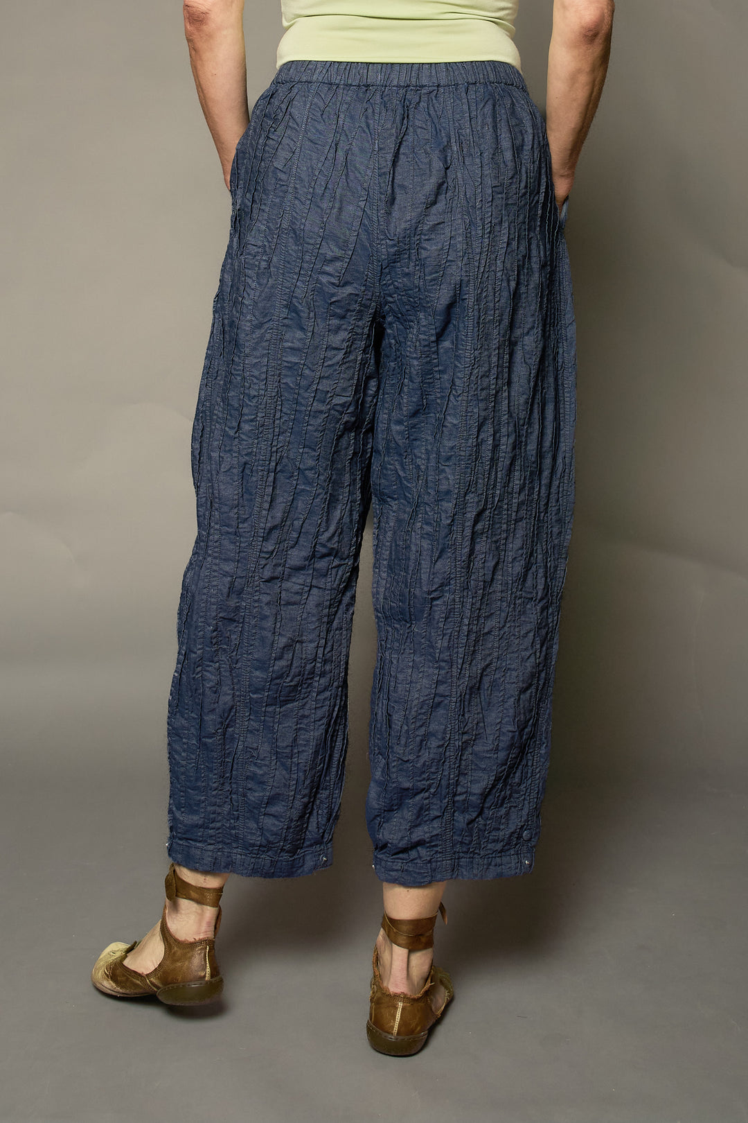 DENIM RANDOM TUCK BARREL PANTS - rm1641-nvy -