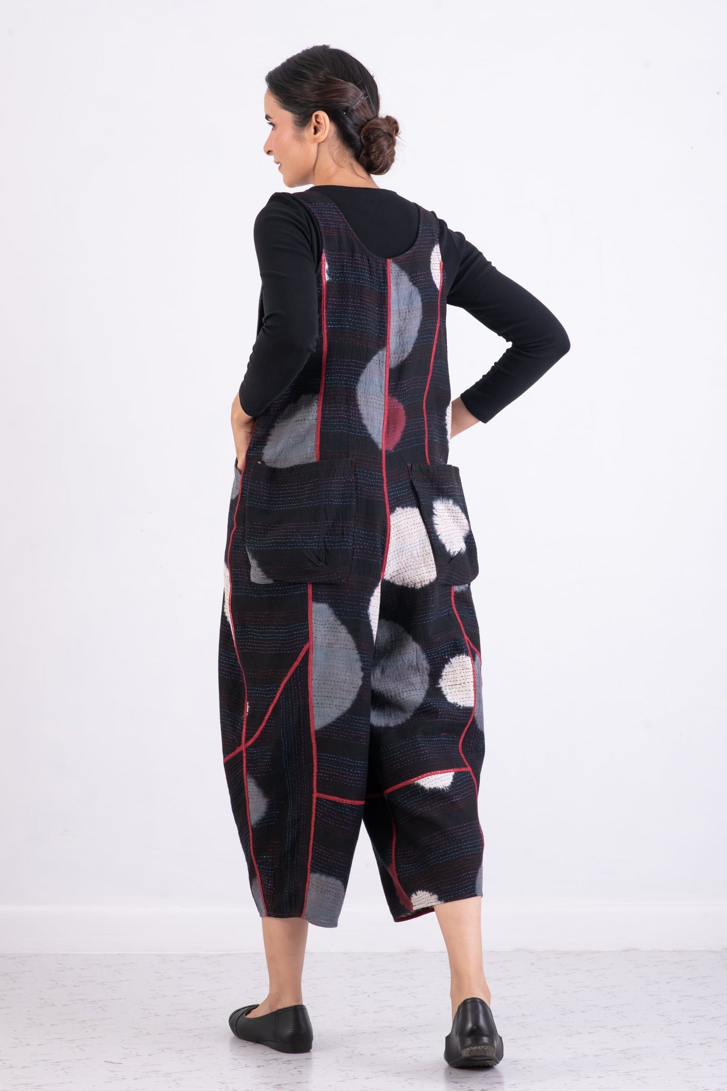 PATCH & CIRCLE PRINT KANTHA V-NECK JUMPER - pc2622-blk -