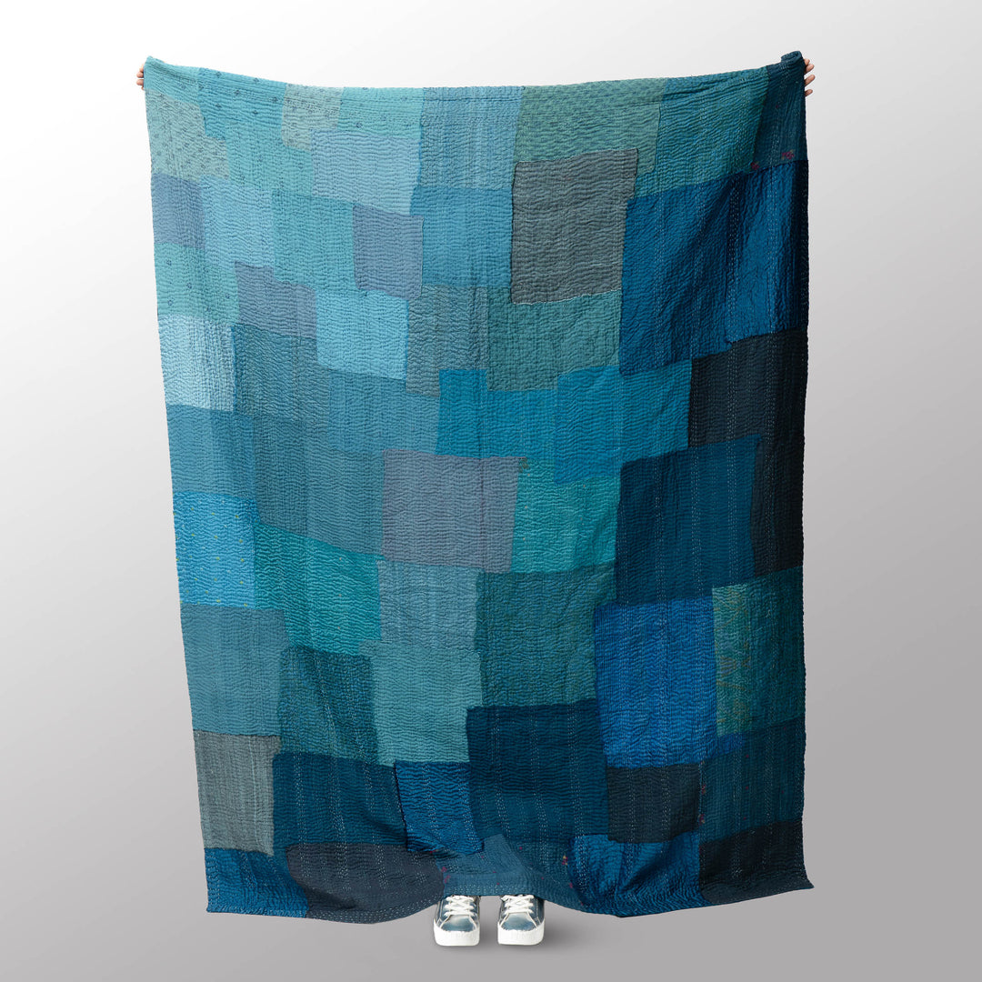 Jeté de lit Kantha brodé motif Ciel de nuit effiloché