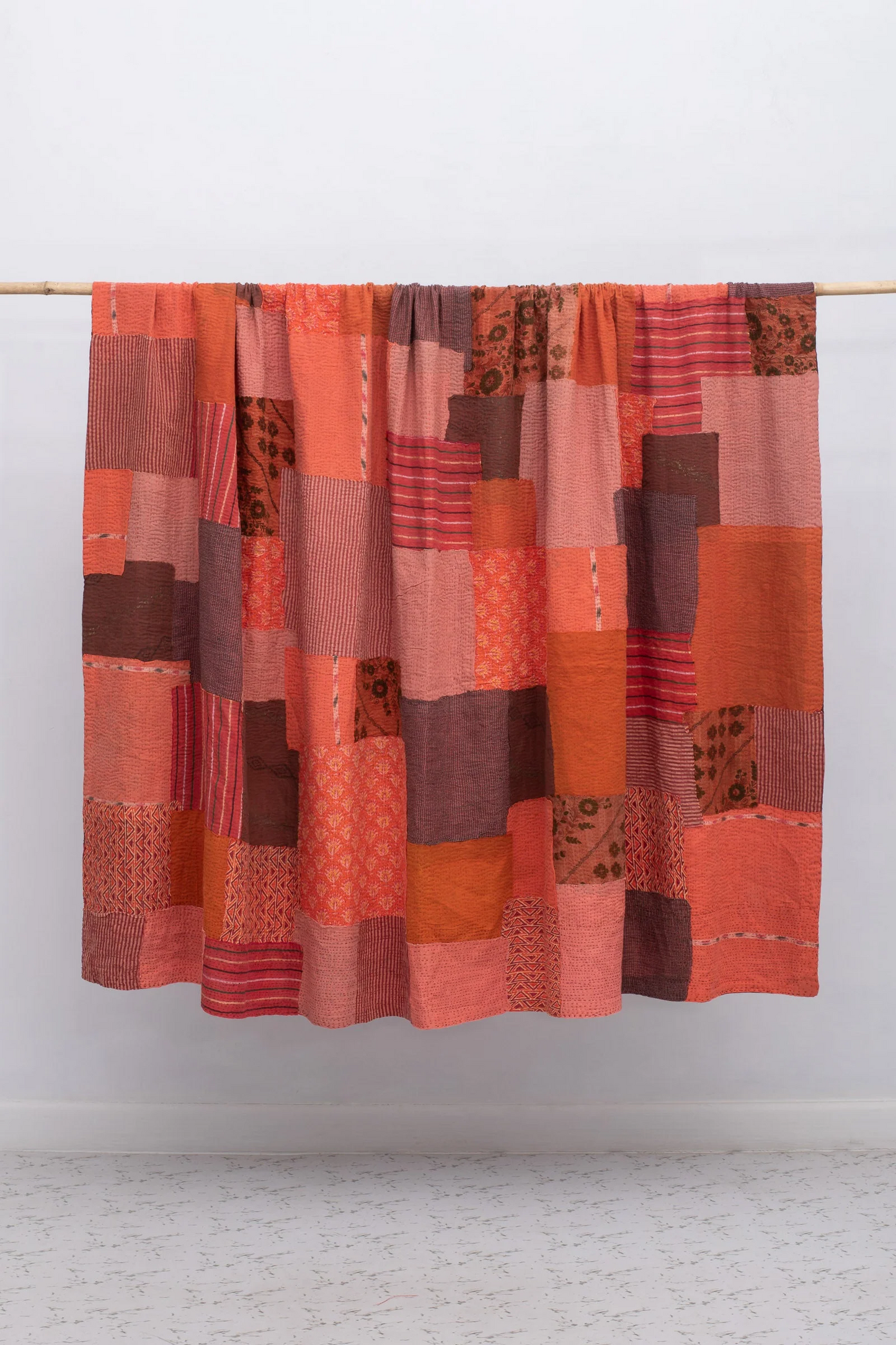 Vintage Fray Patch & Ombre Kantha Table Cover  -Red-