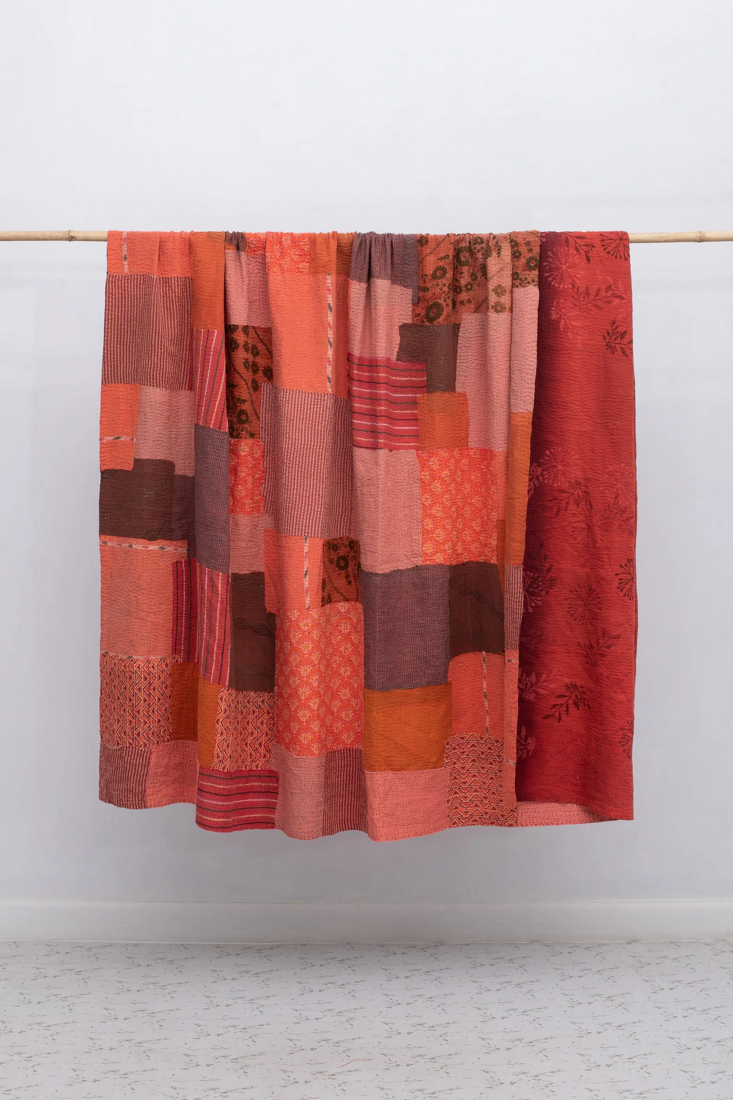 Vintage Fray Patch & Ombre Kantha Table Cover  -Red-